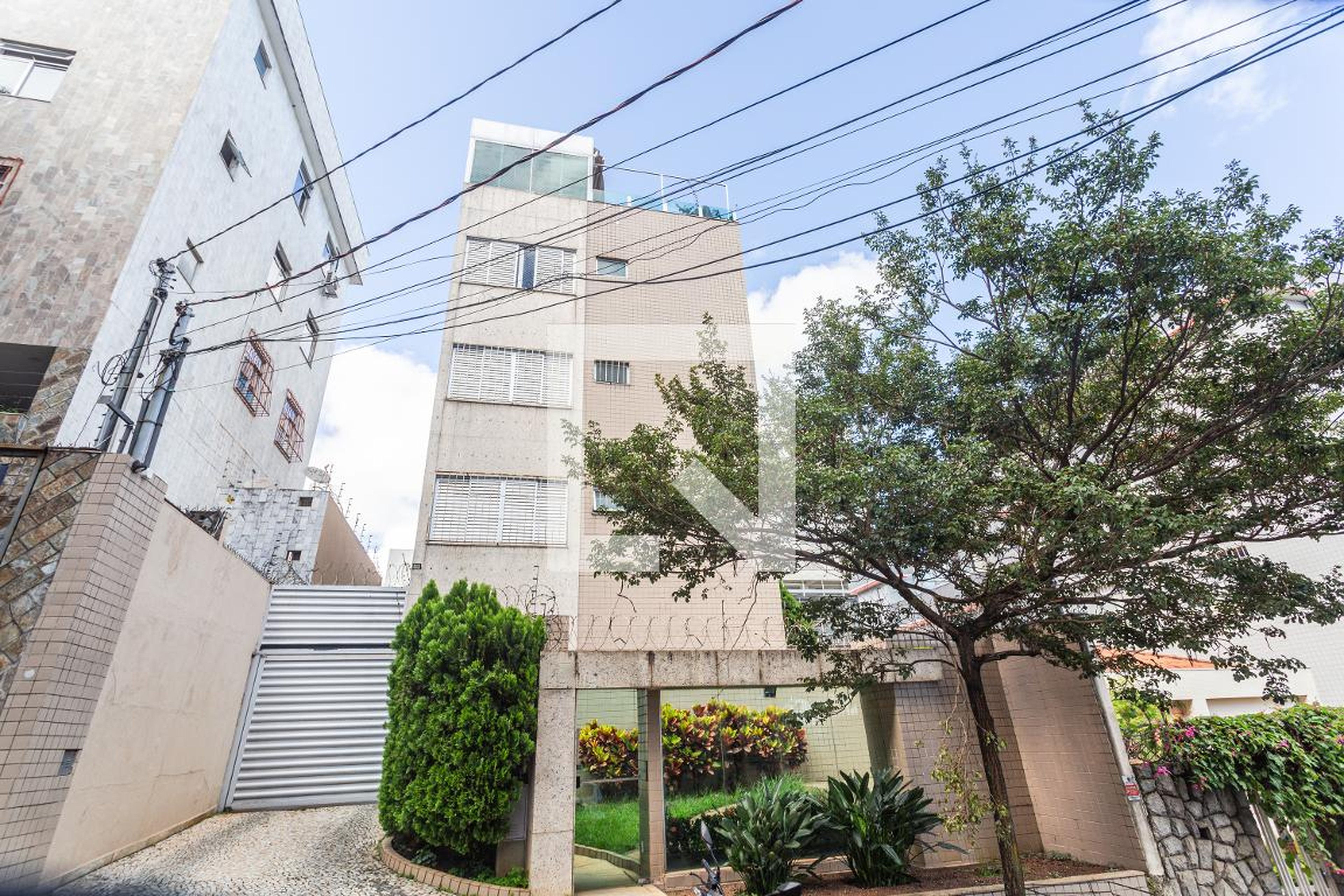 Fachada Condomínio em Rua Mangabeira, 265