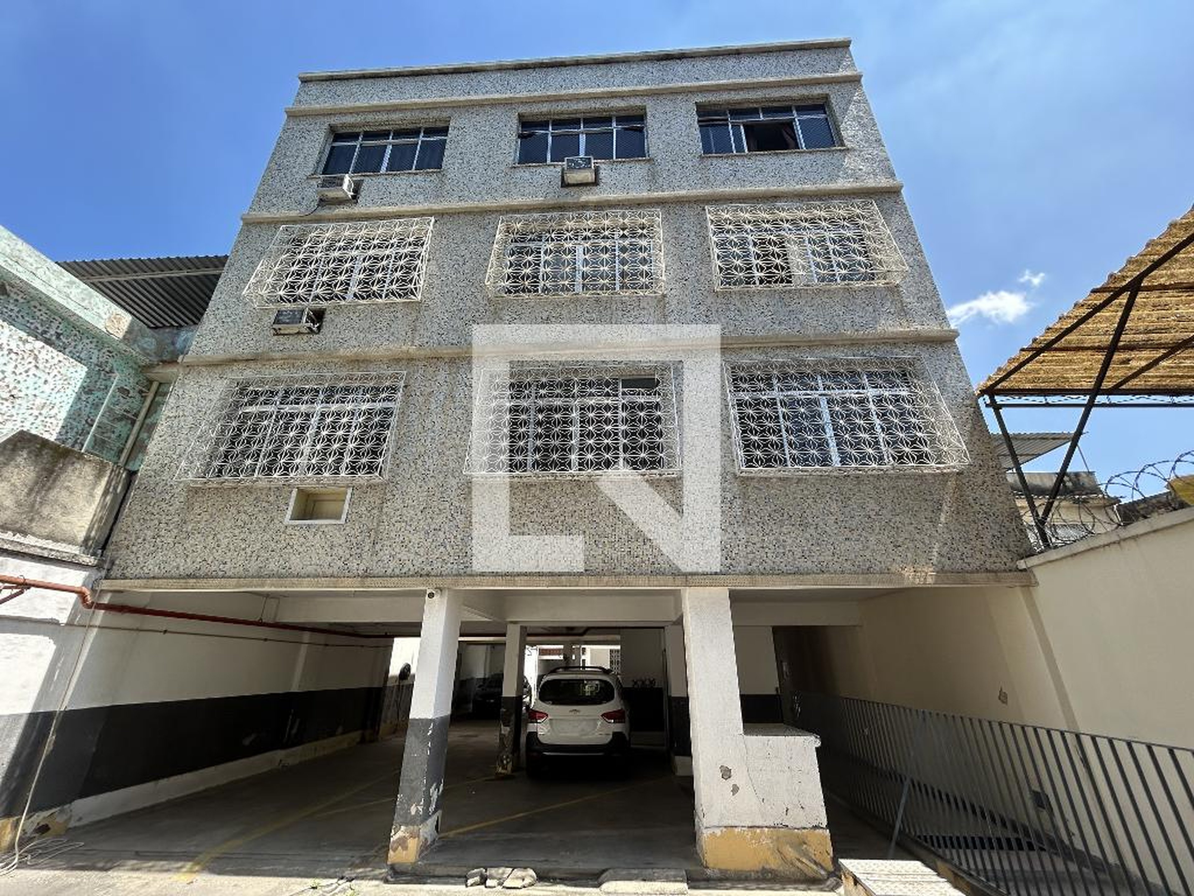 Fachada Condomínio em Rua Cruz e Souza, 496