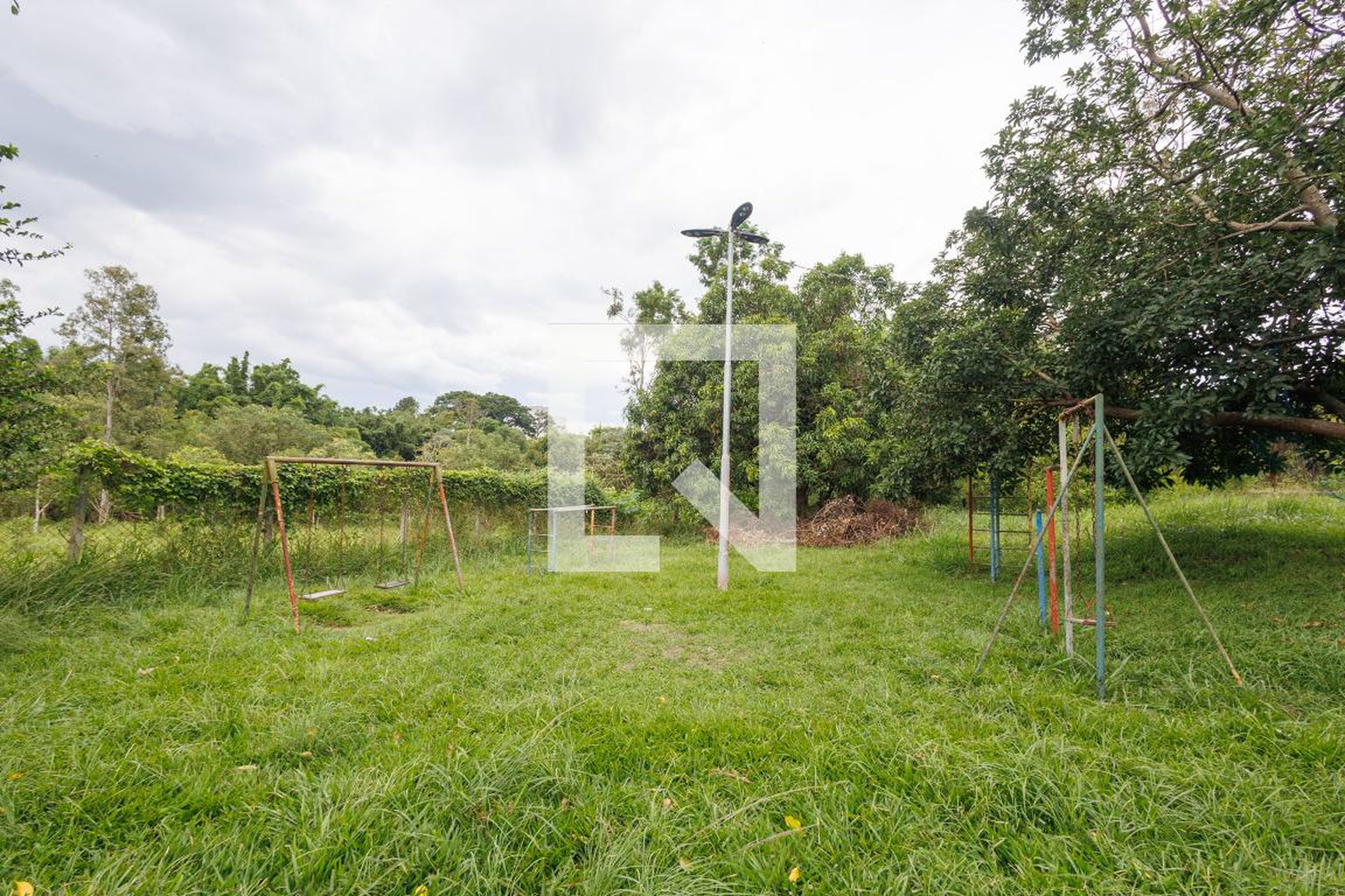 Playground Condomínio em Rua José Claudemir Migoto, 363