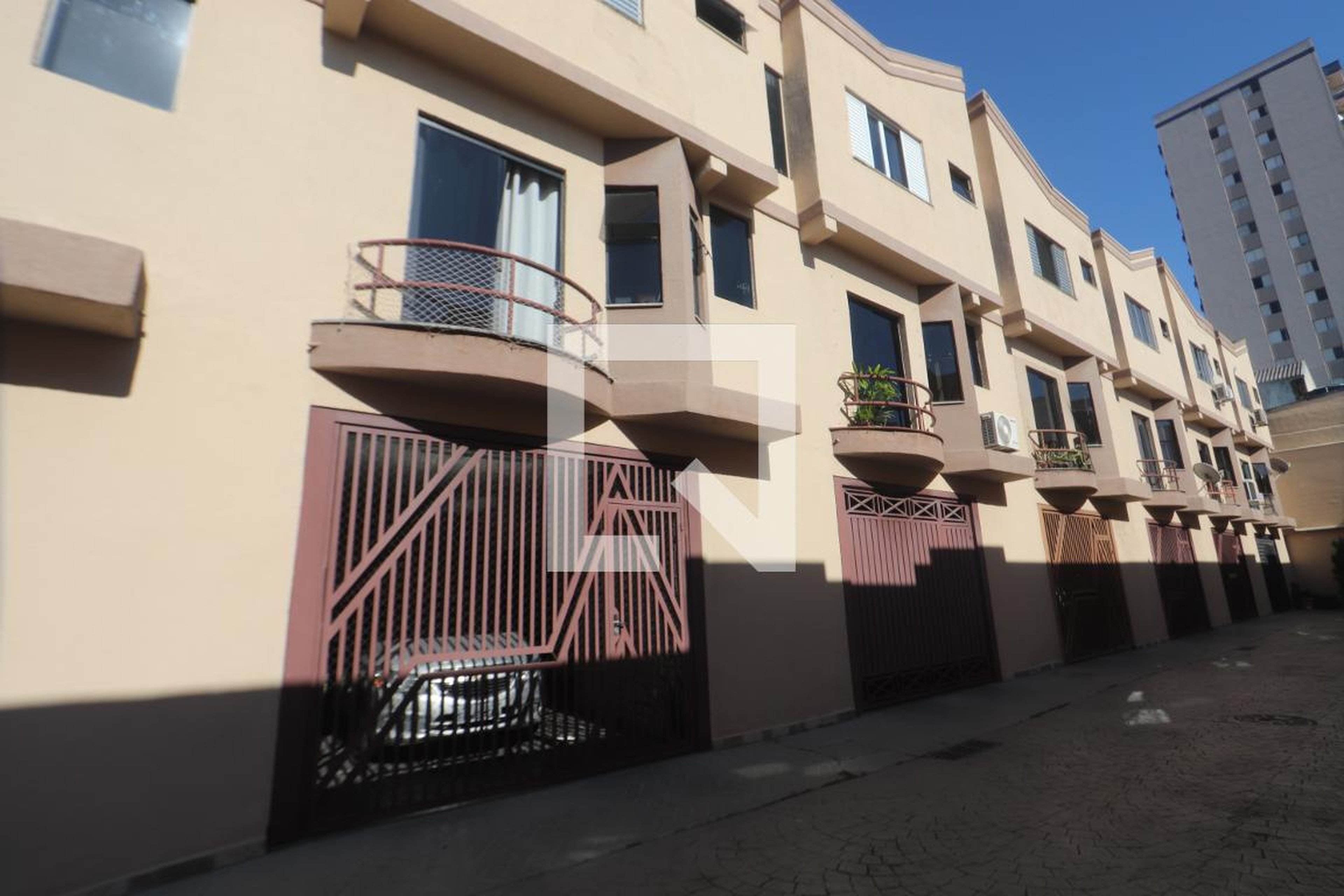 Condomínio - Residencial Cavour