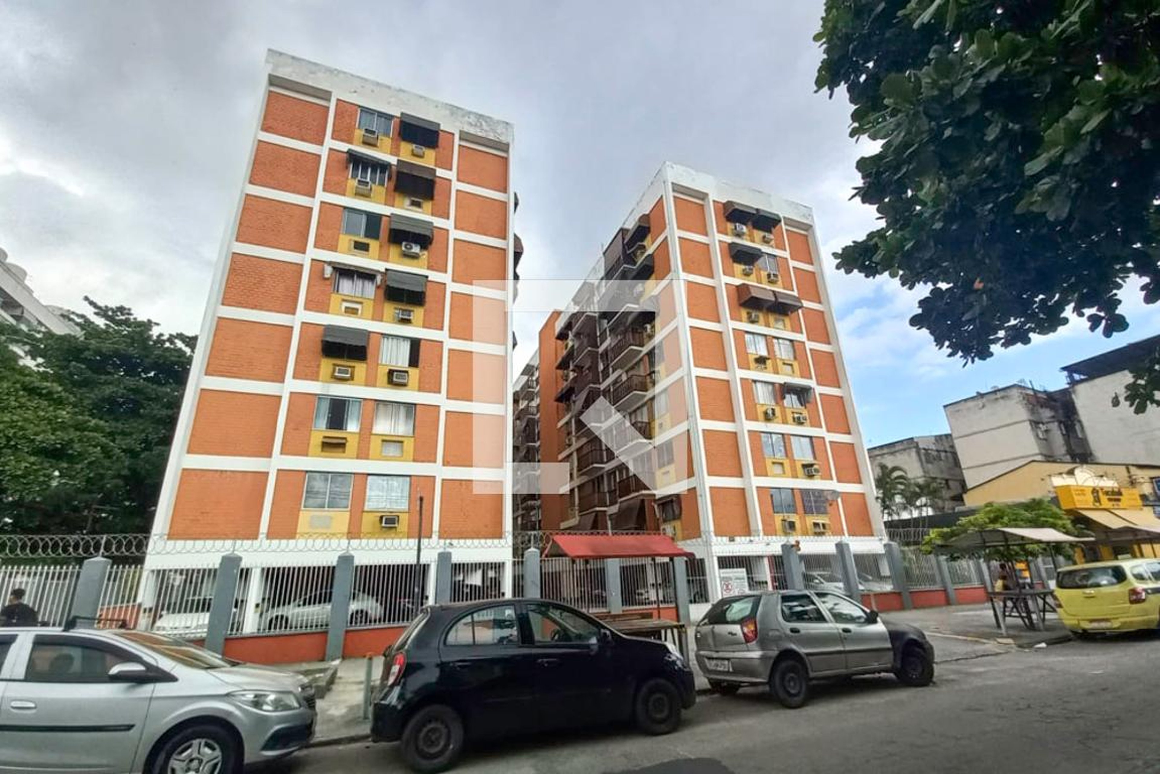 Fachada do Condomínio Edifício Palmeira da Penha