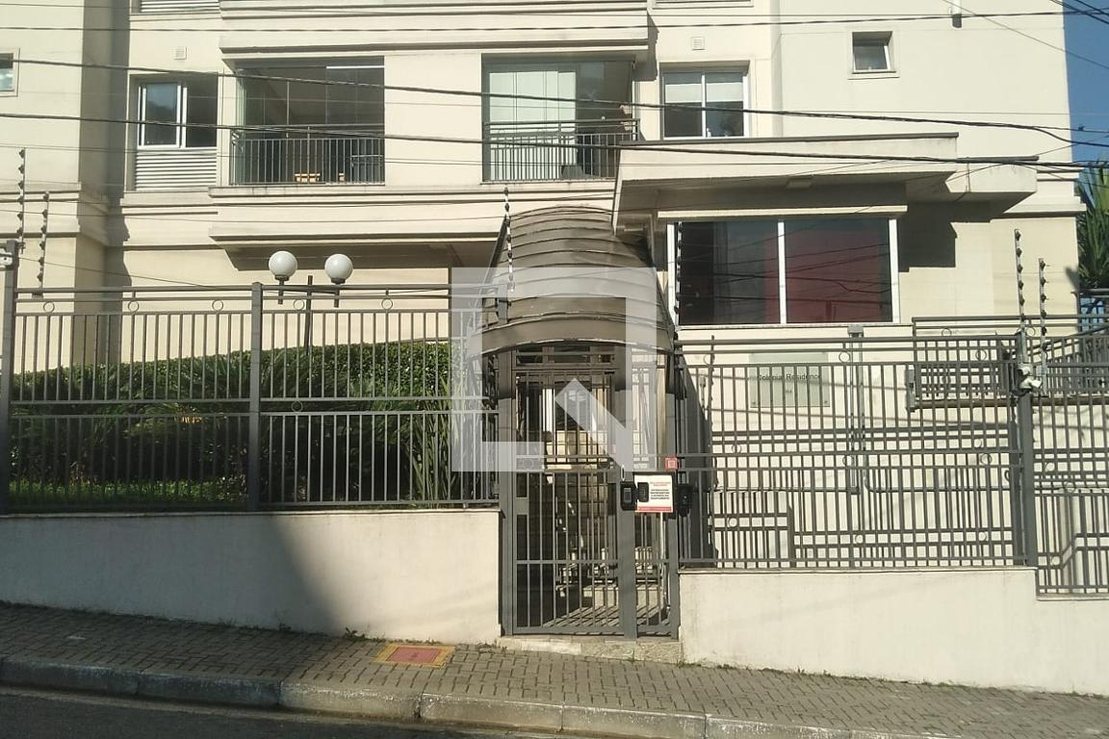 Fachada Condomínio Colonial Residence