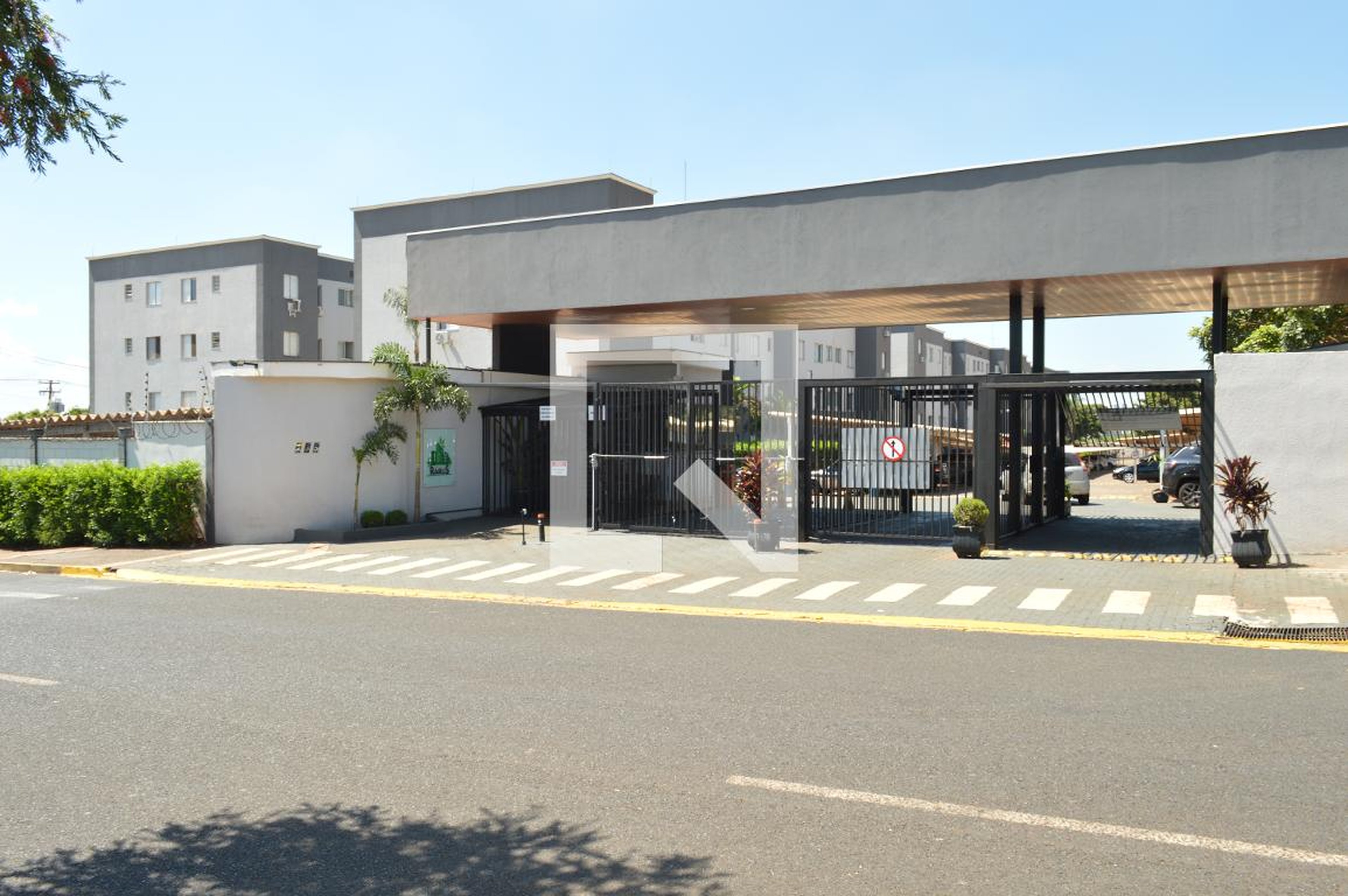 Fachada do Prédio Condomínio Parque Rarus