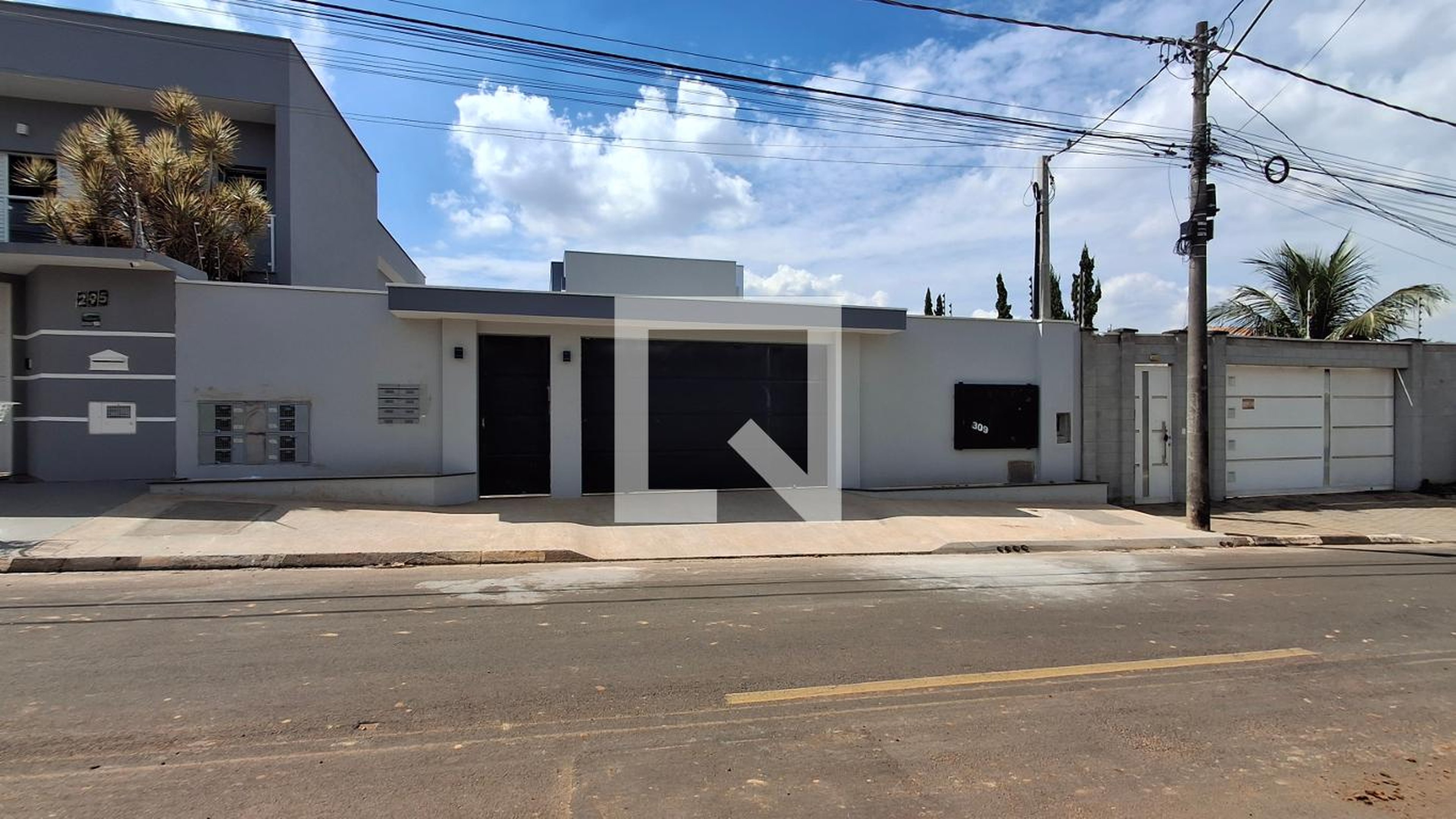 Fachada Condomínio em Rua Shirlei Ramos Maia de Souza, 309