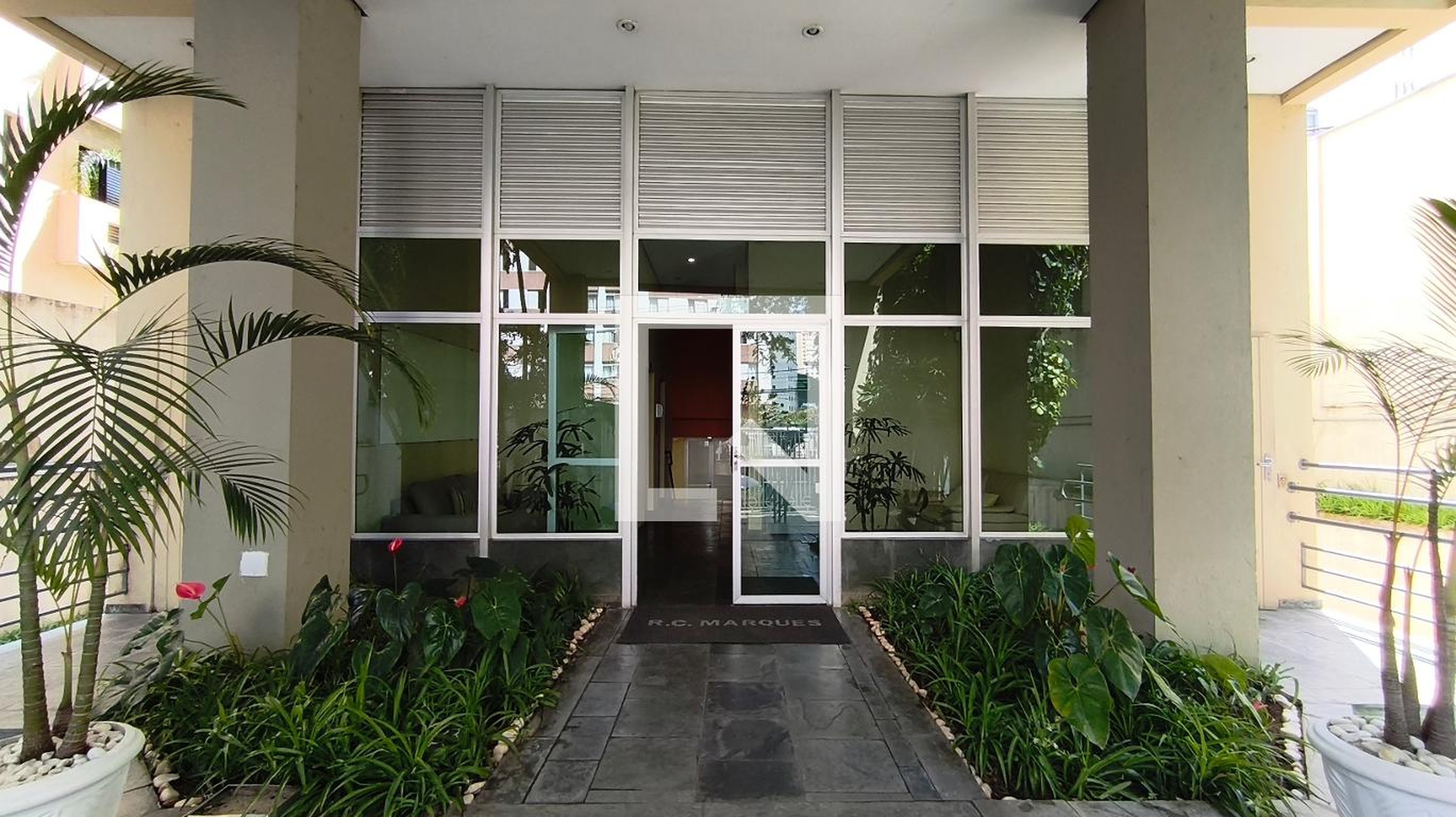 Entrada - R. C. Marques