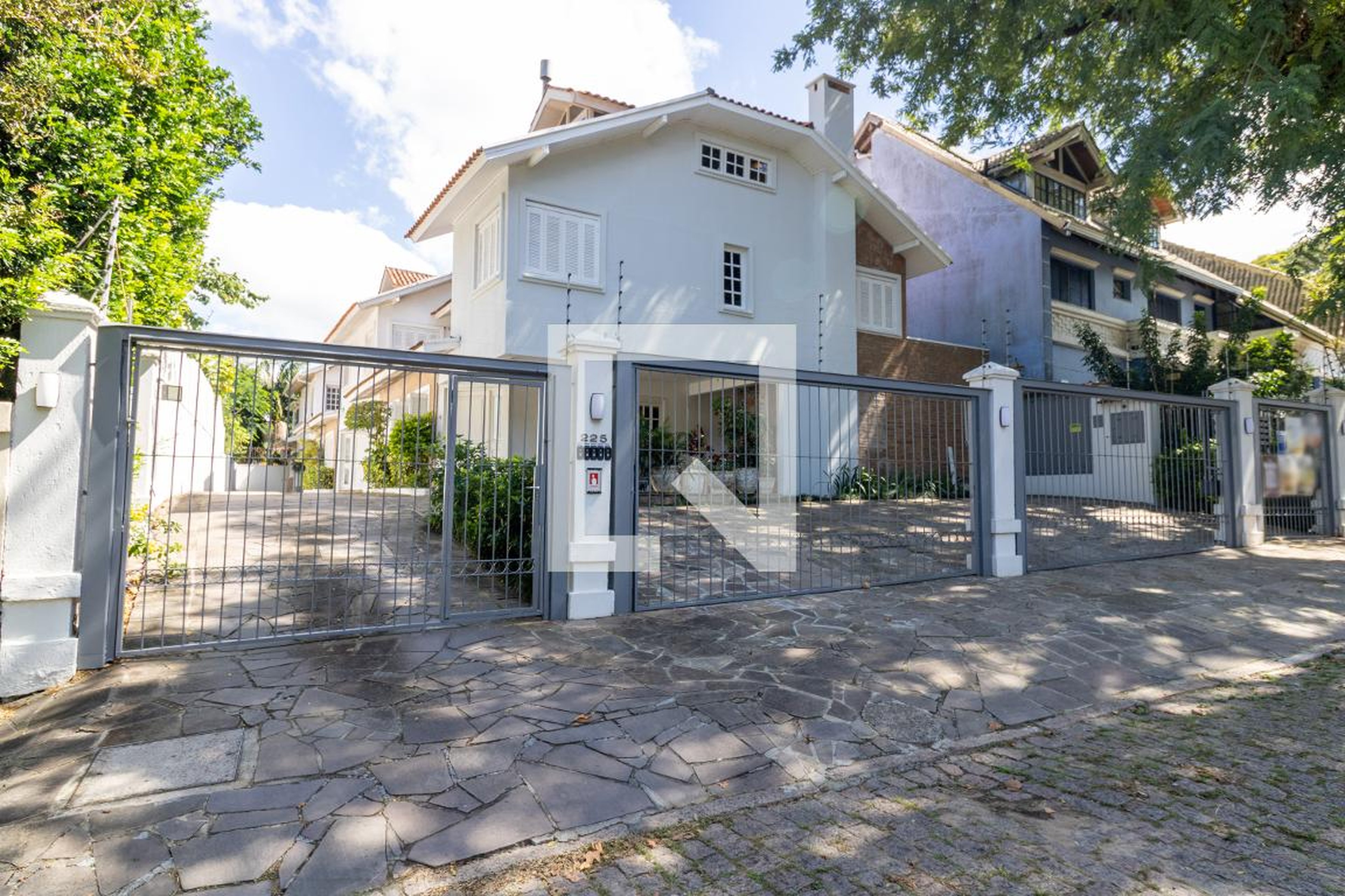 Fachada Condomínio em Rua General Tadeusz Kosciuszko, 225