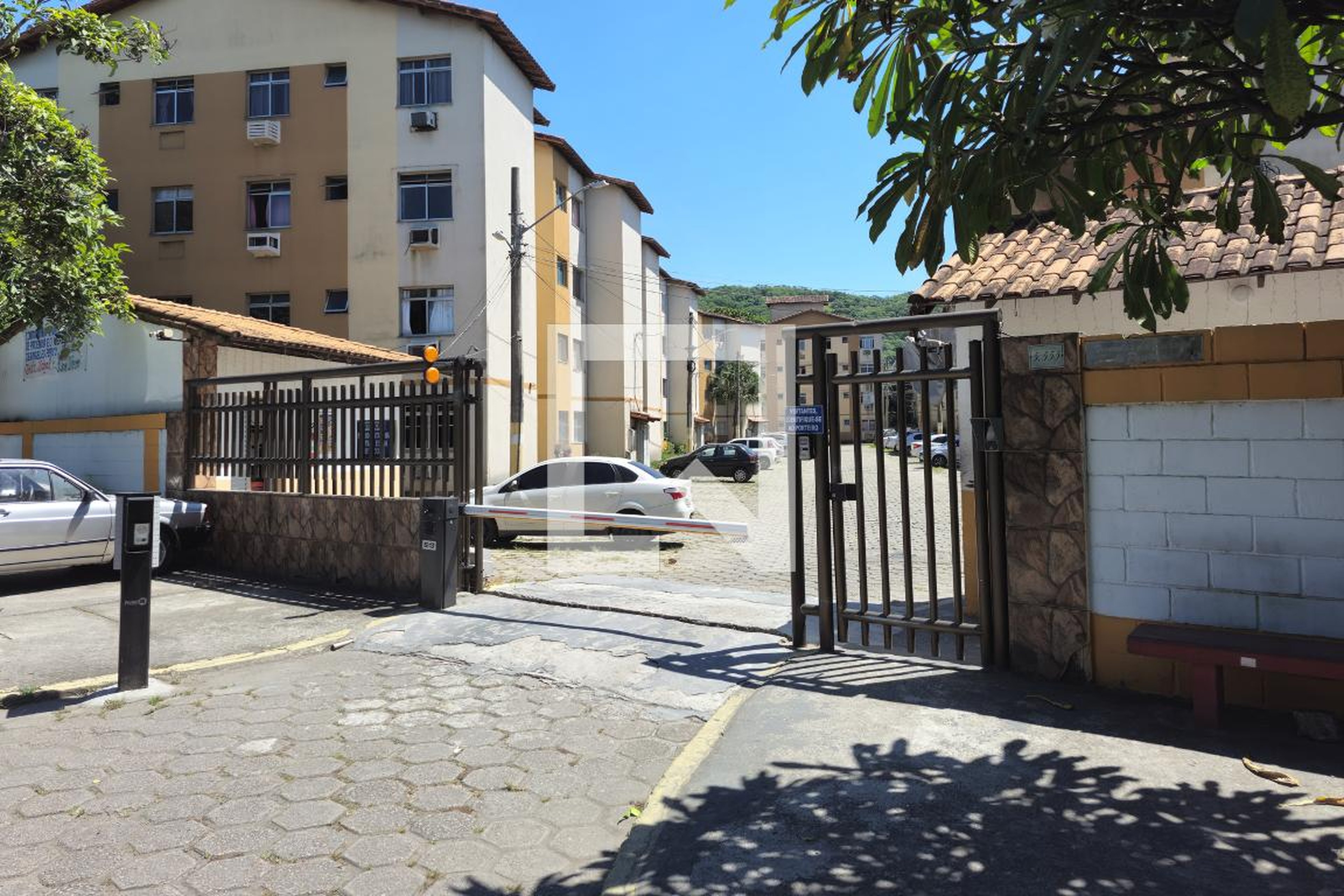 Fachada Condomínio em Rua Guarujá, 5555