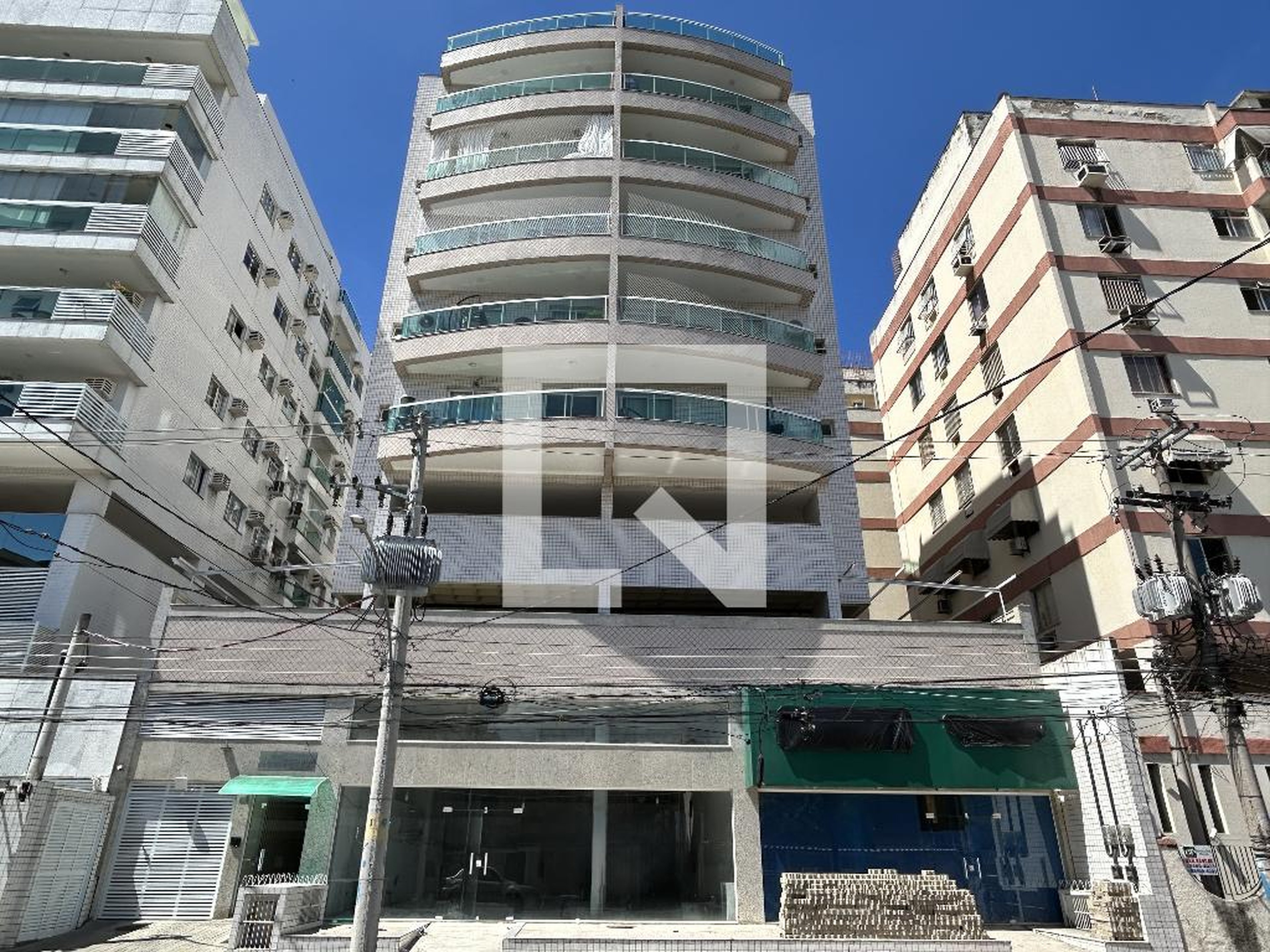 Fachada Condomínio Mont Royal Residence