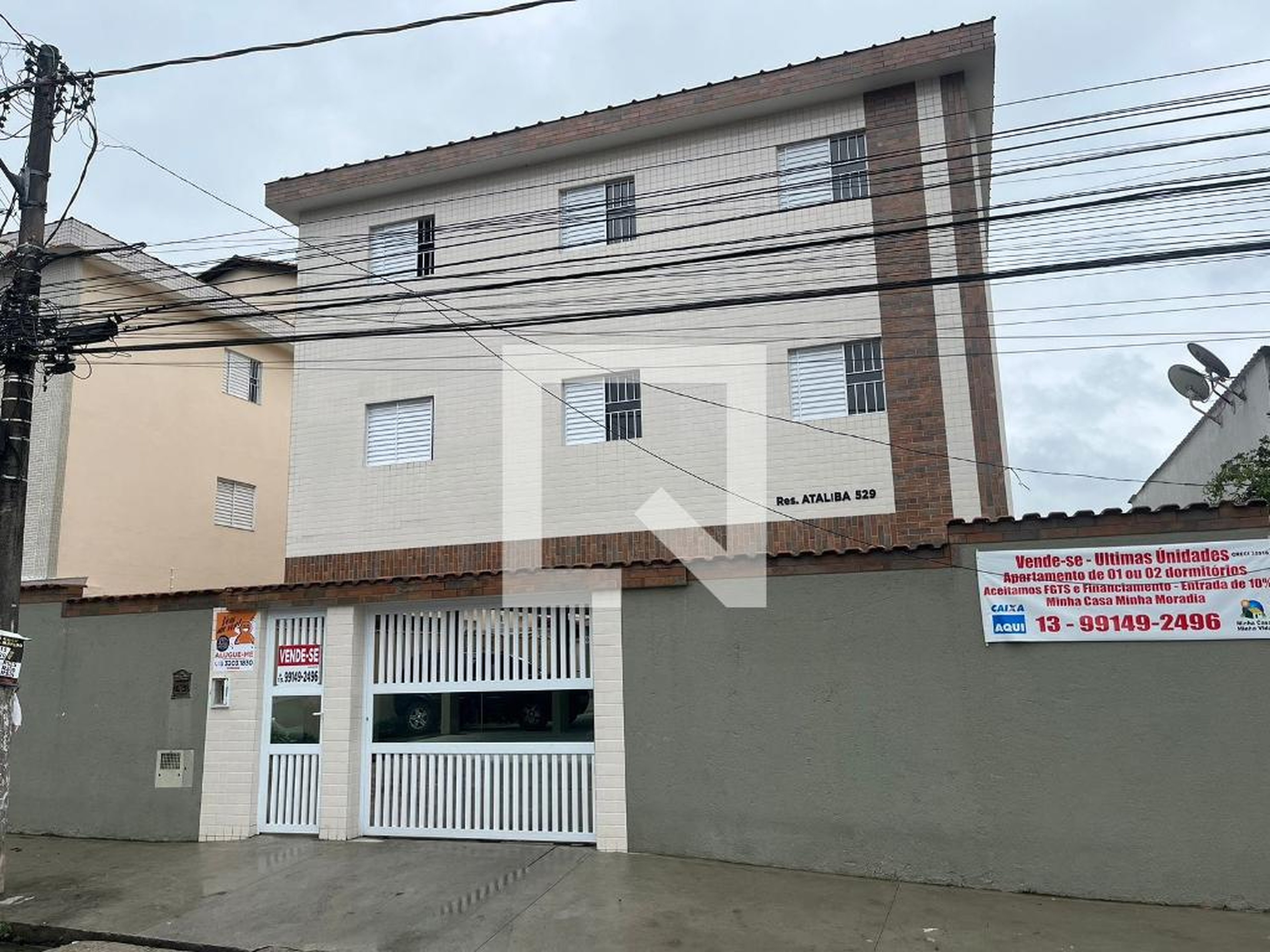 Fachada Condomínio em Rua Ataliba Leonel, 529