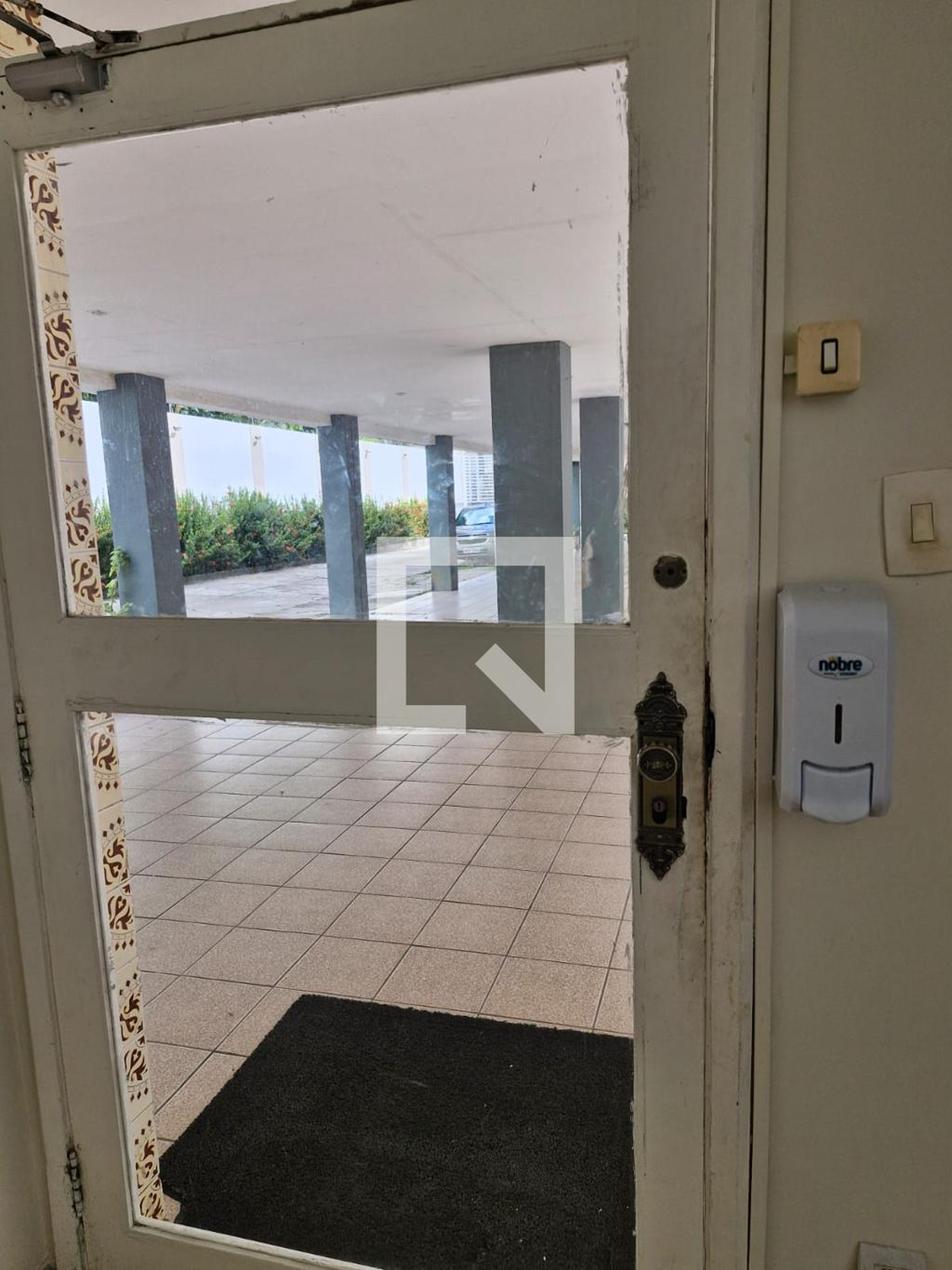 Área externa Condomínio em Rua Piauí, 383