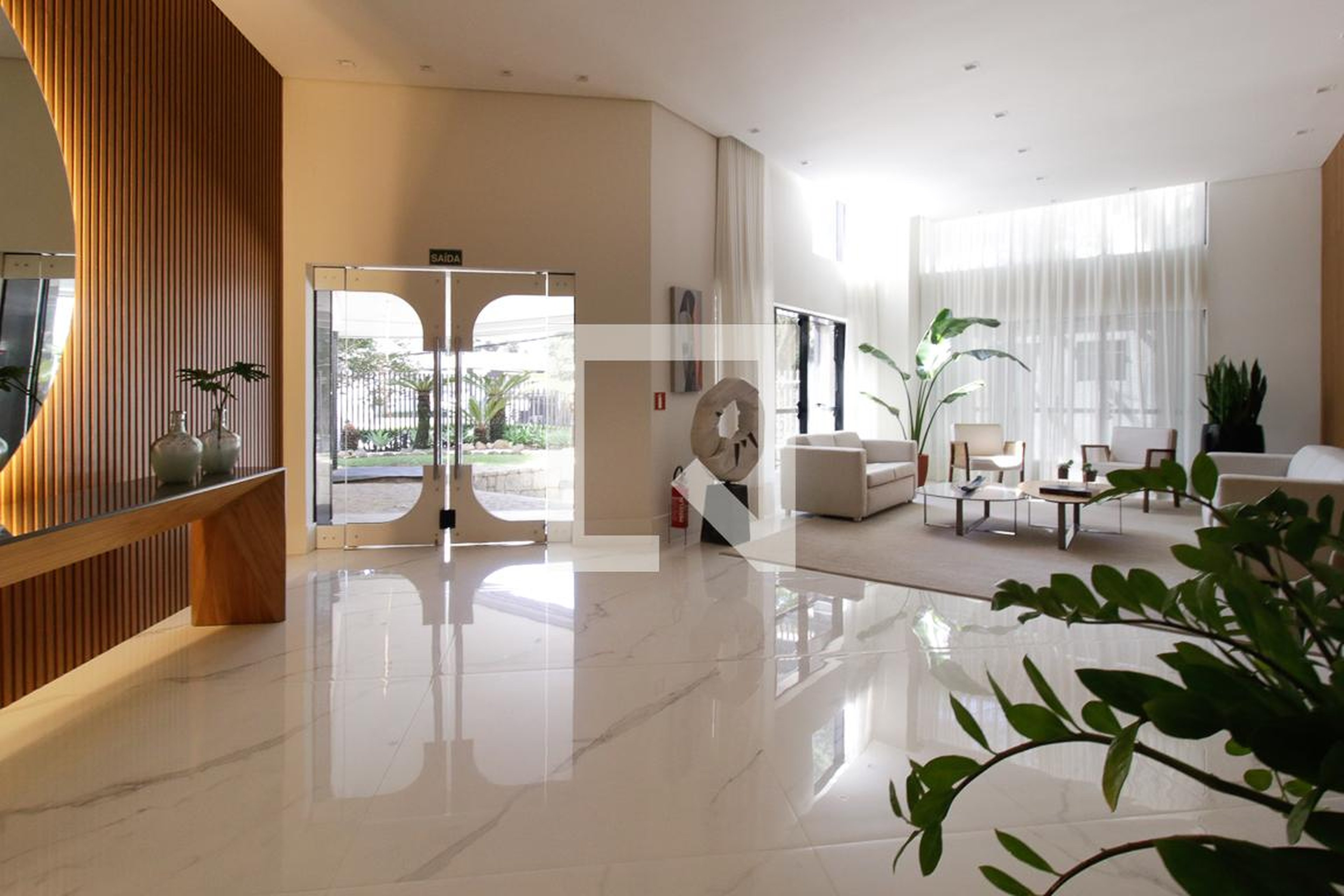 Hall de entrada Condomínio em Rua Padre Anchieta, 1081