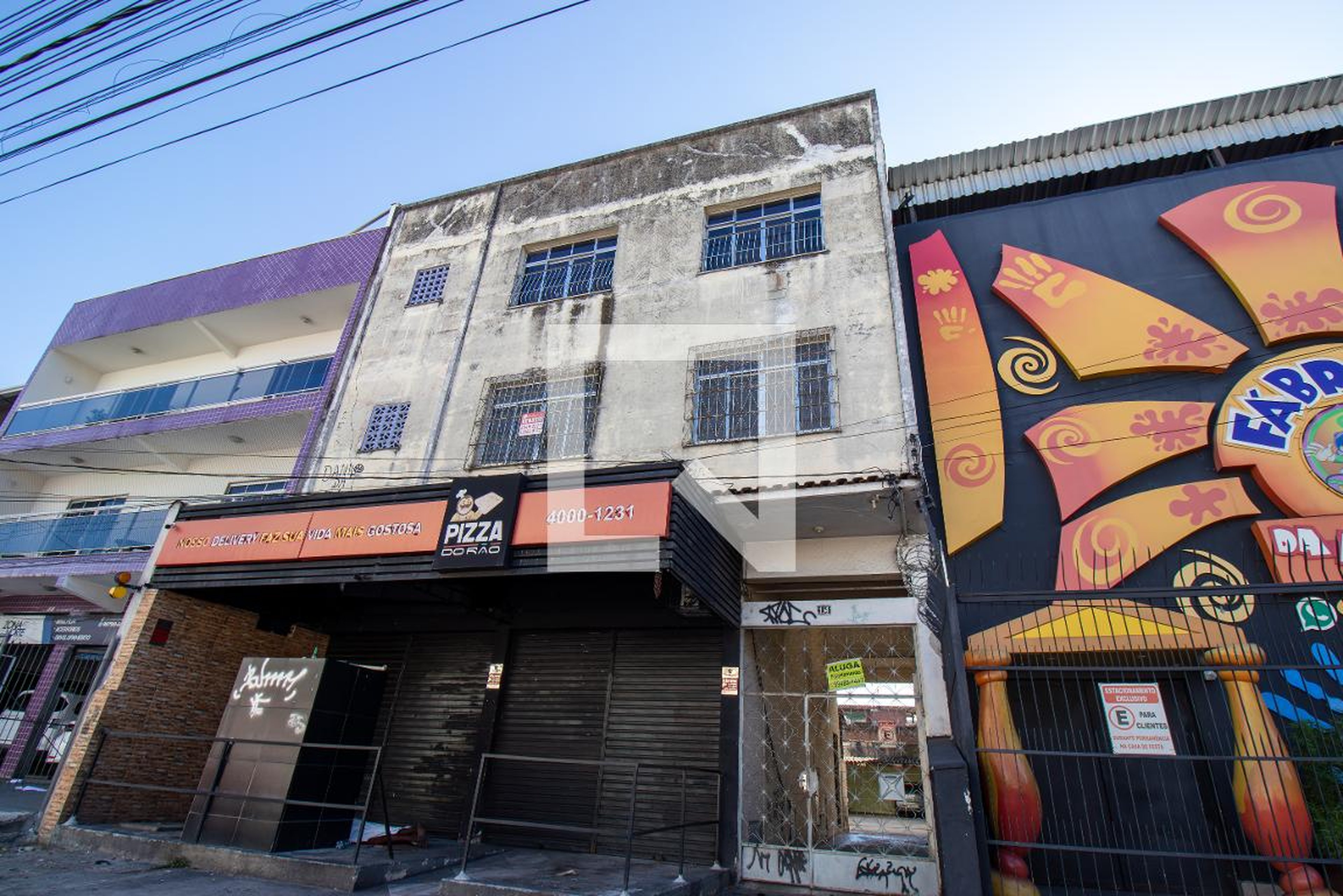 Fachada Condomínio em Rua Delfina Enes, 154