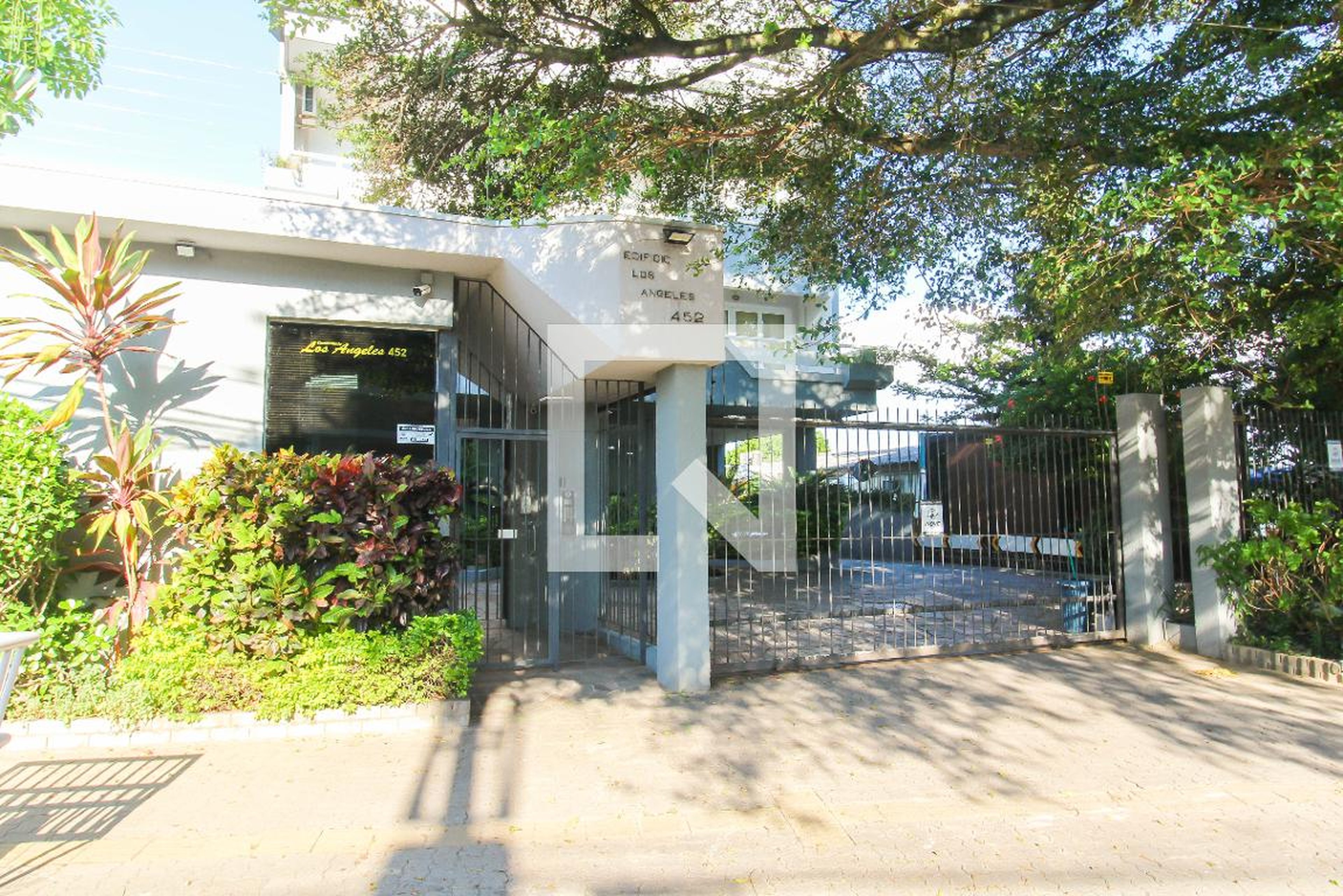 Fachada Condomínio em Rua General Salustiano, 452