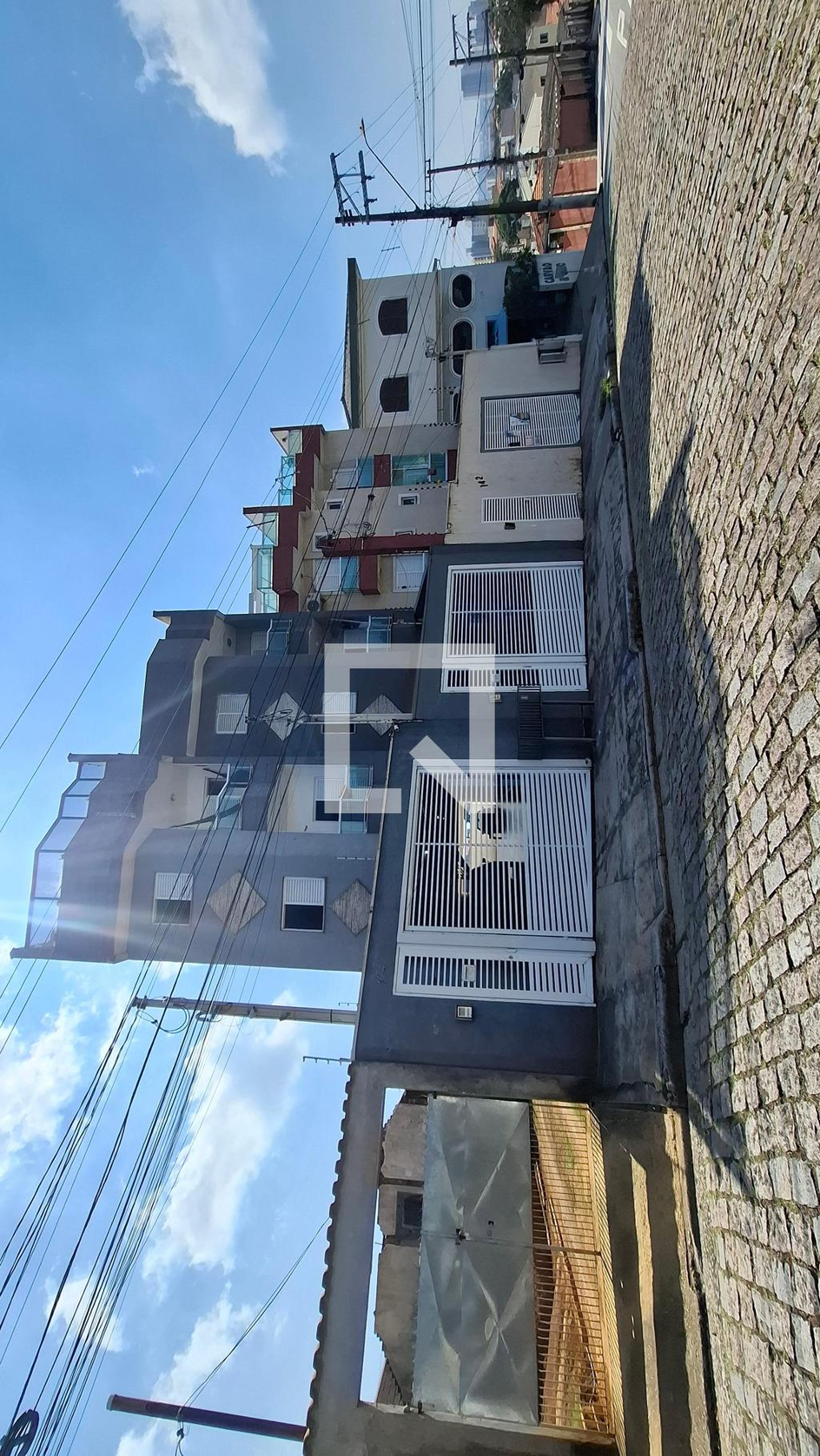 Fachada Condomínio em Rua Cabrália, 174