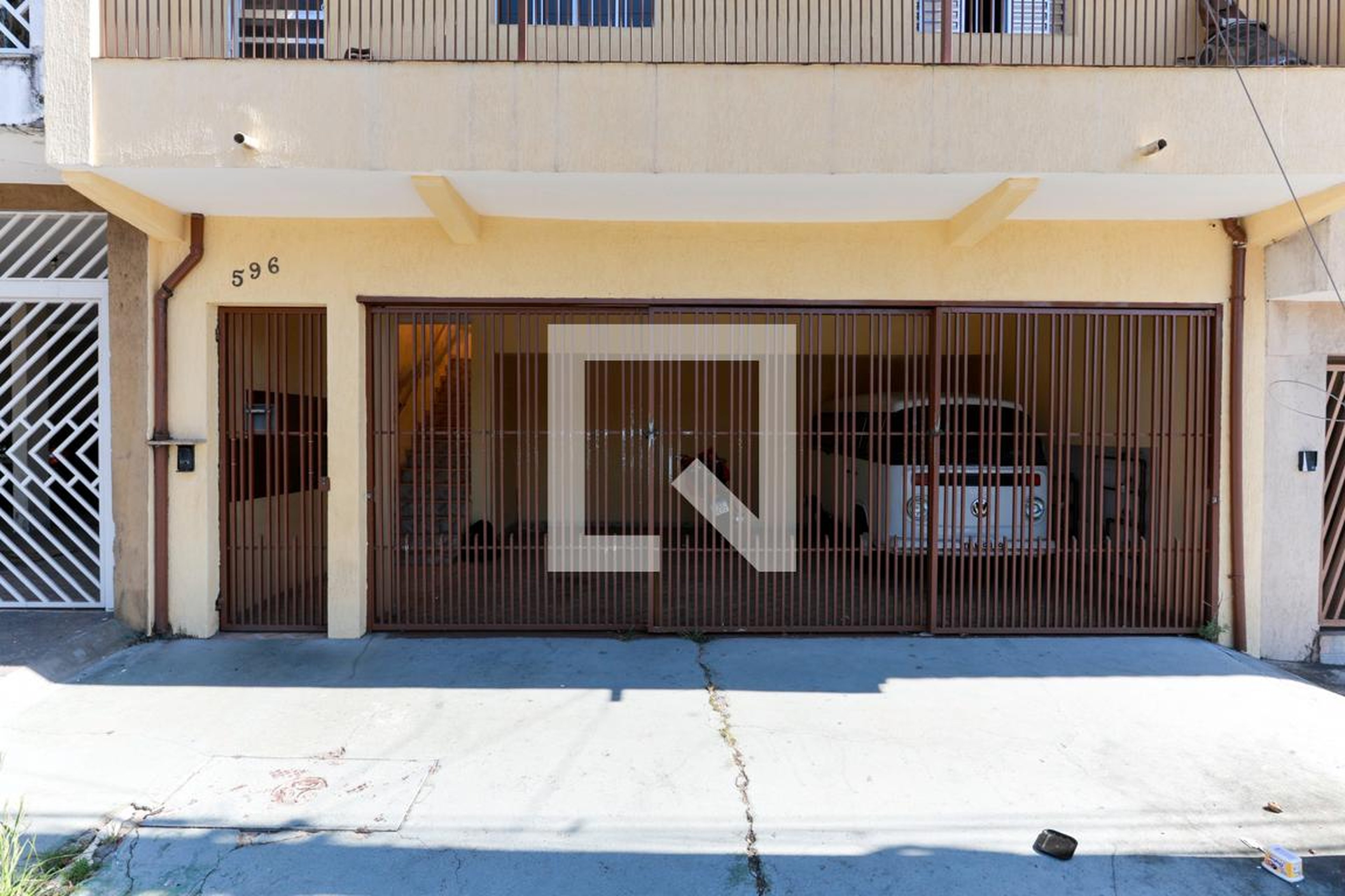 Fachada do condomínio Condomínio em Rua Água Preta, 596