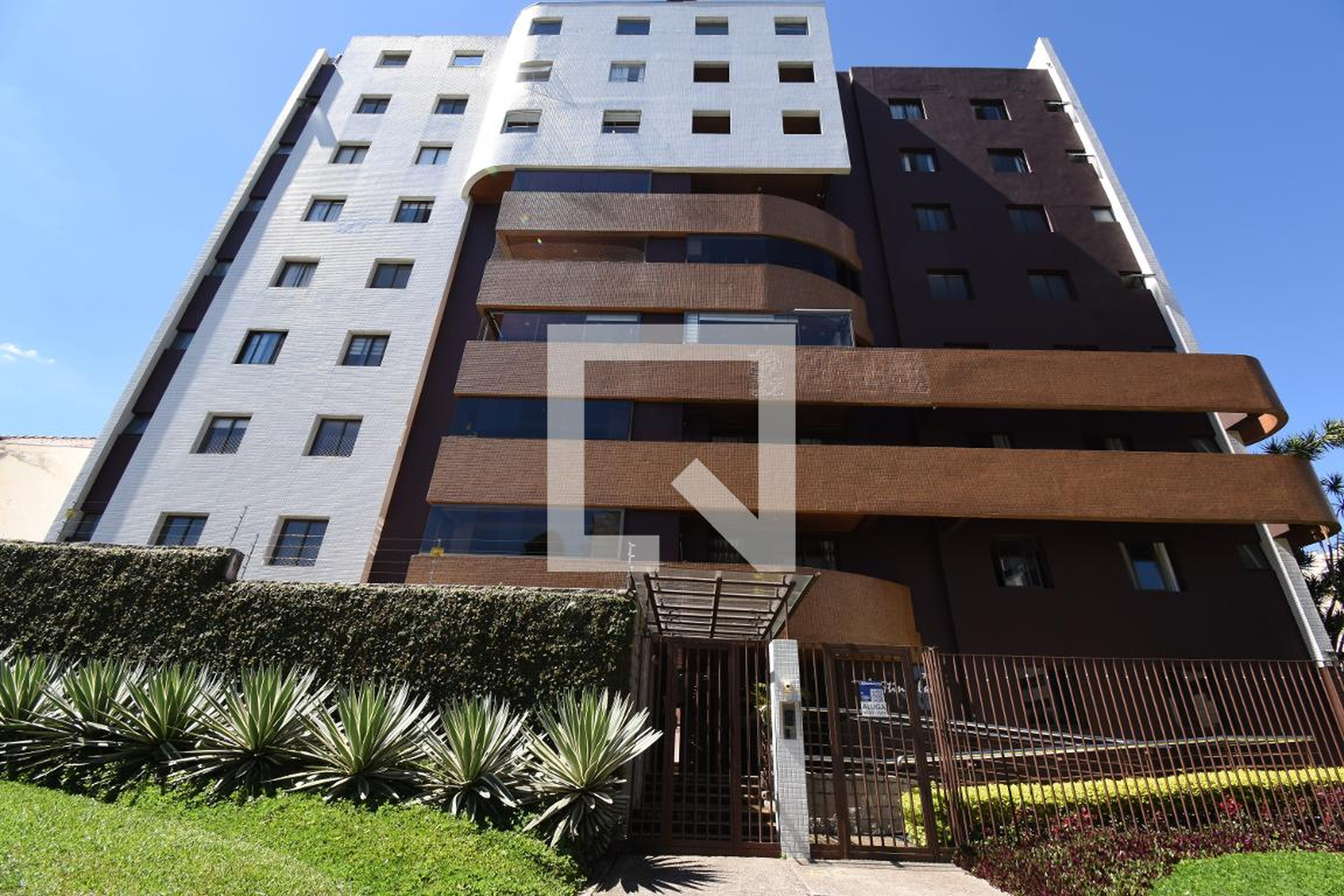 Fachada Condomínio em Rua Marechal Mallet, 740