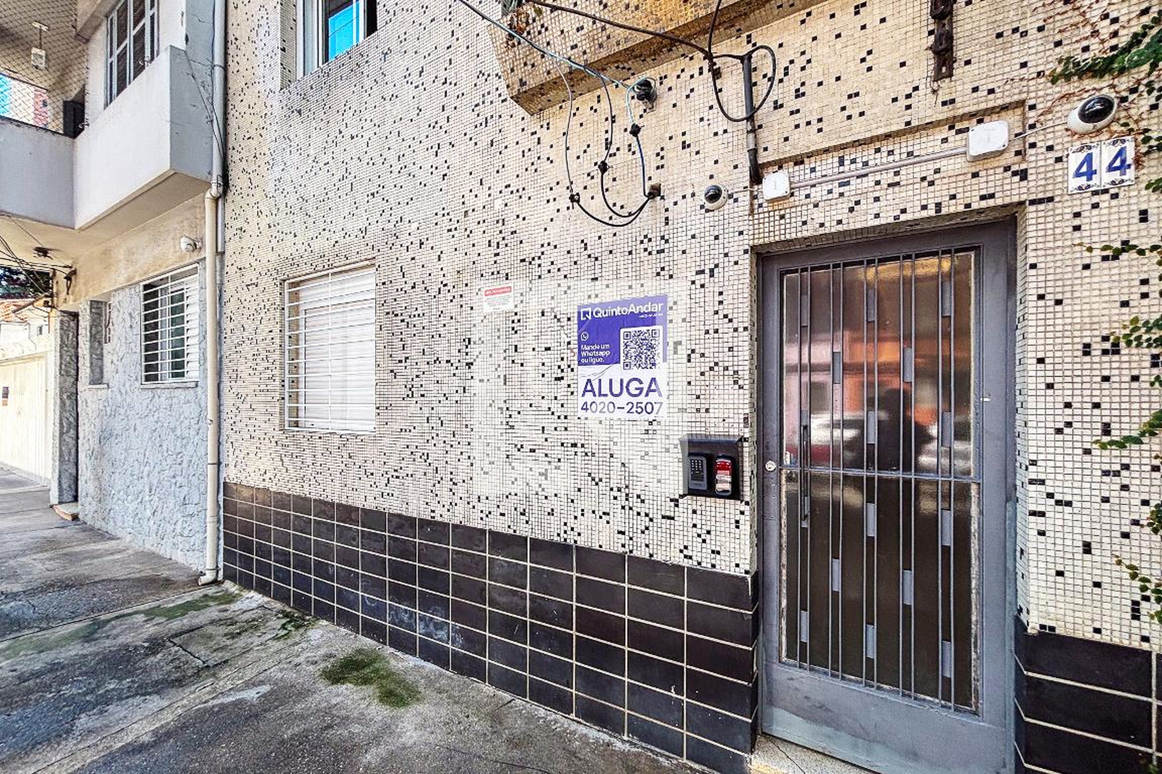 fachada do predio Condomínio em Rua Tucambira, 44