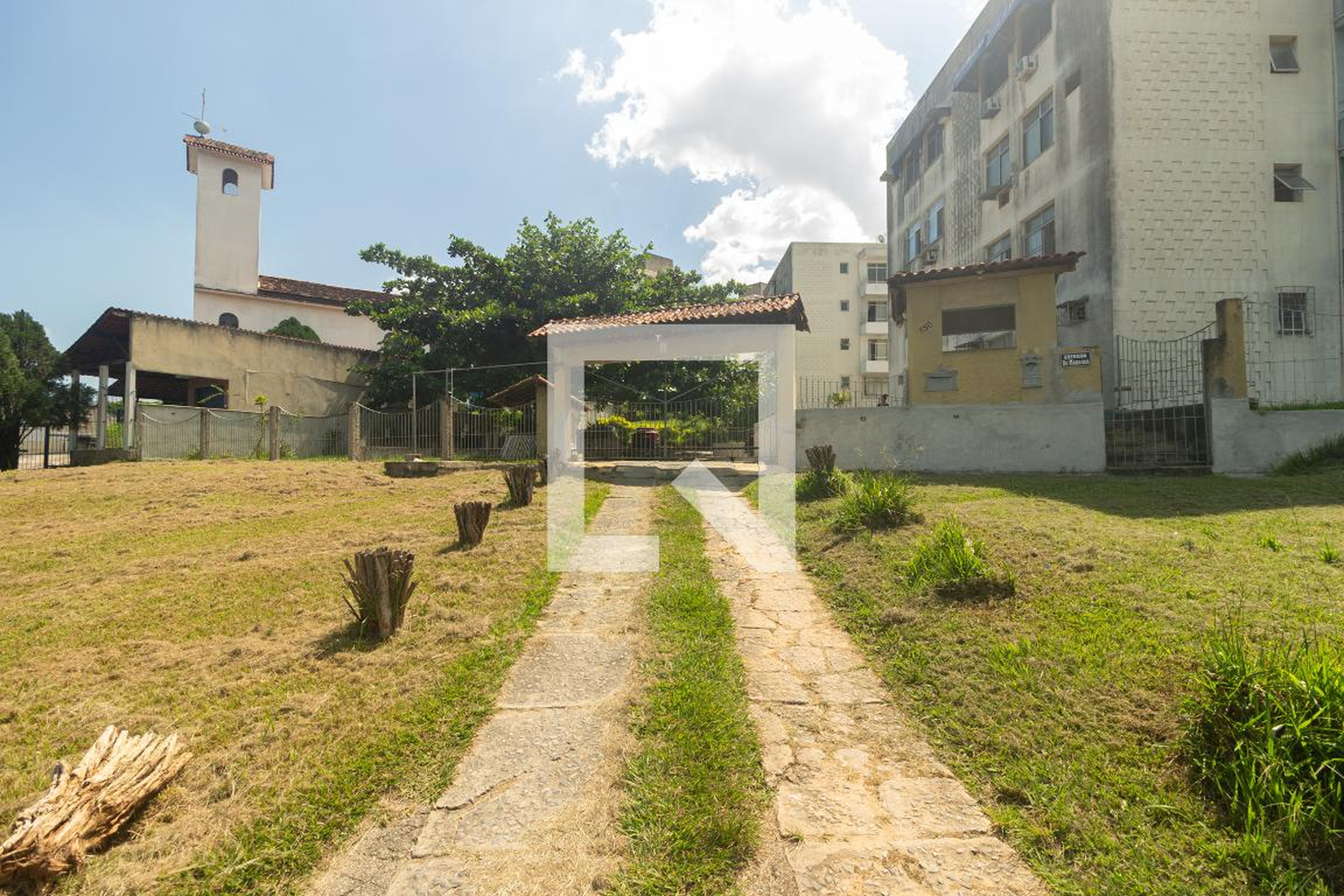 Fachada Condomínio em Estrada do Magarça, 150