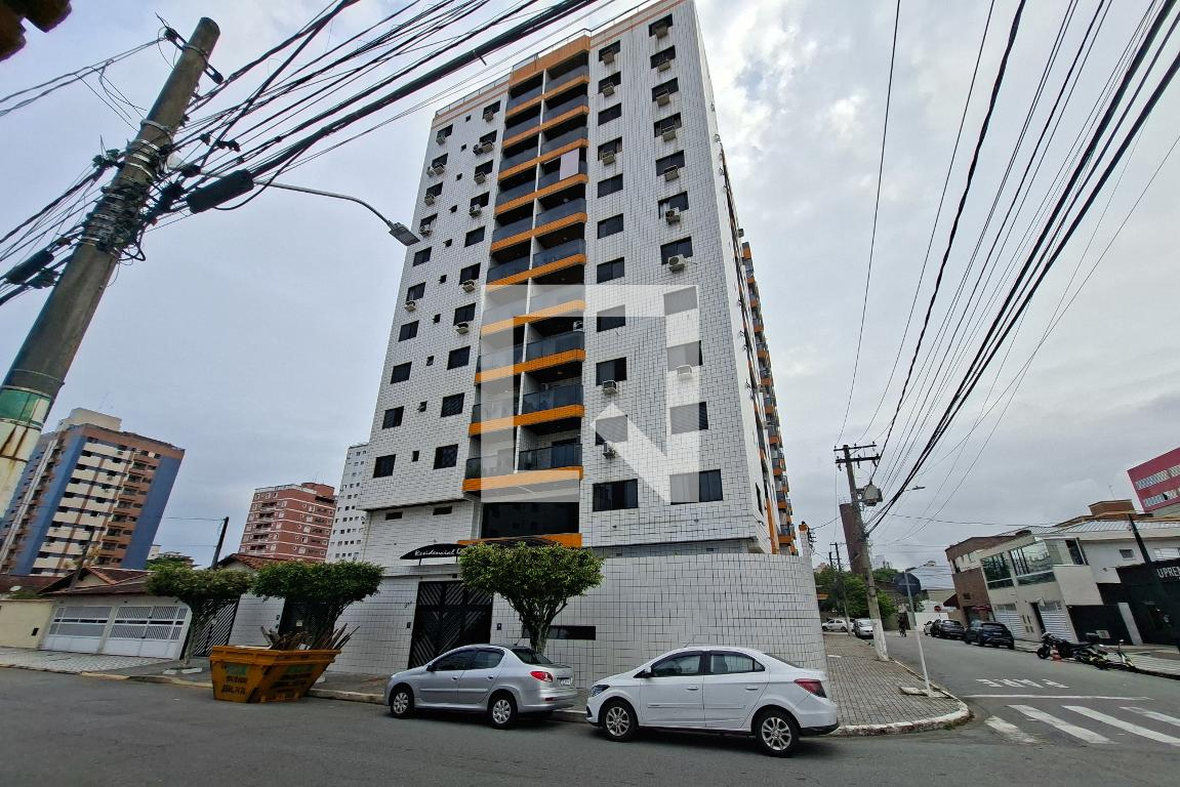 Fachada Condomínio em Rua Jundiaí, 383