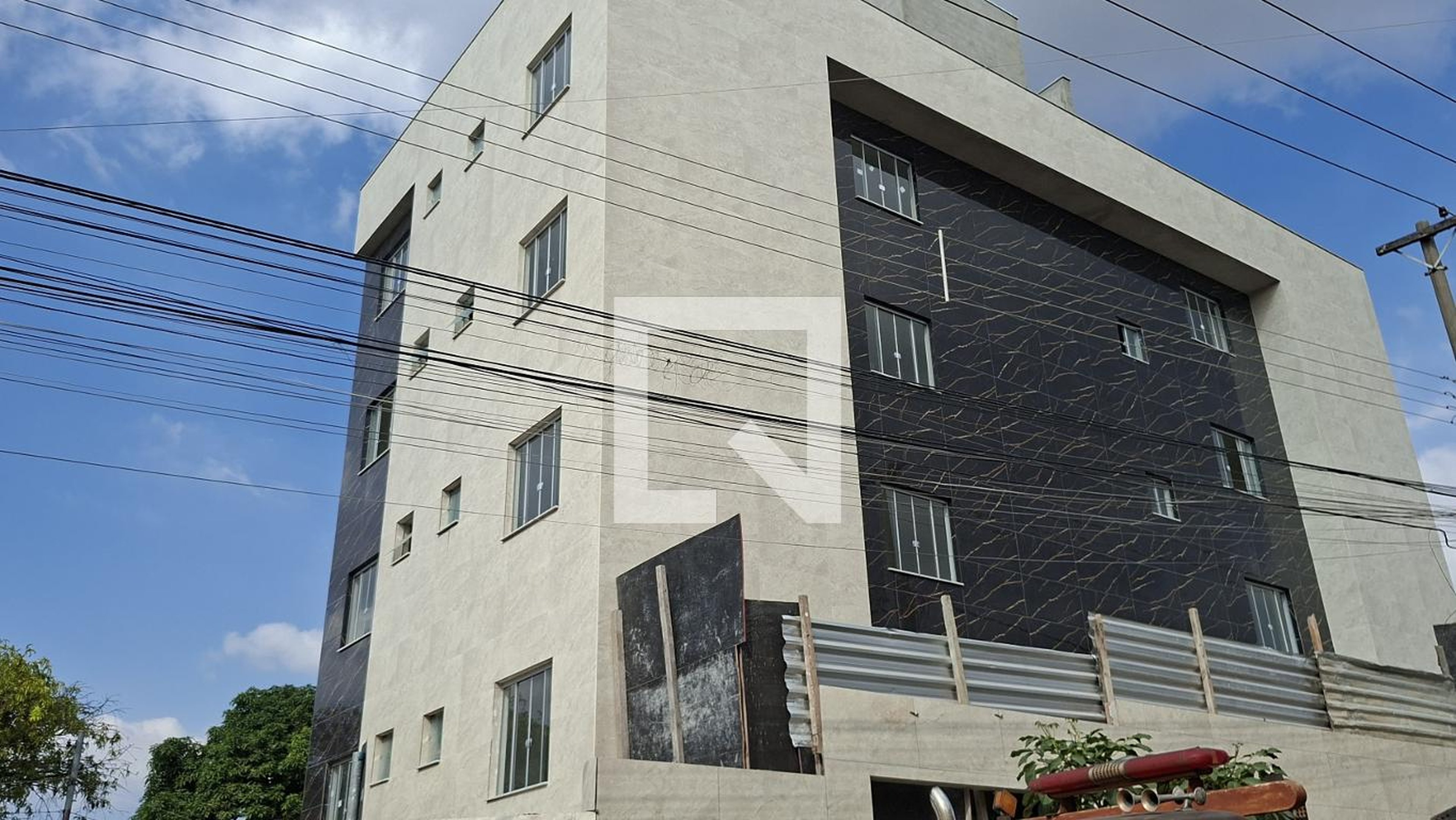 fachada Condomínio em Rua Luís Dias, 84