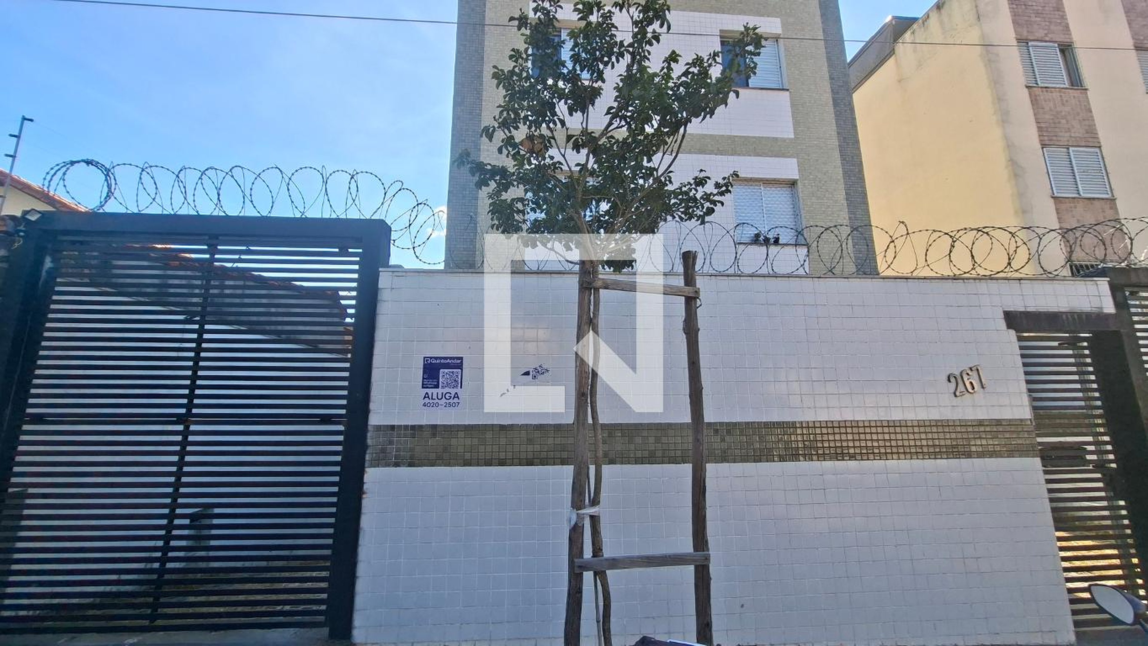 Fachada Condomínio em Rua Comandante Ary Lopes, 267