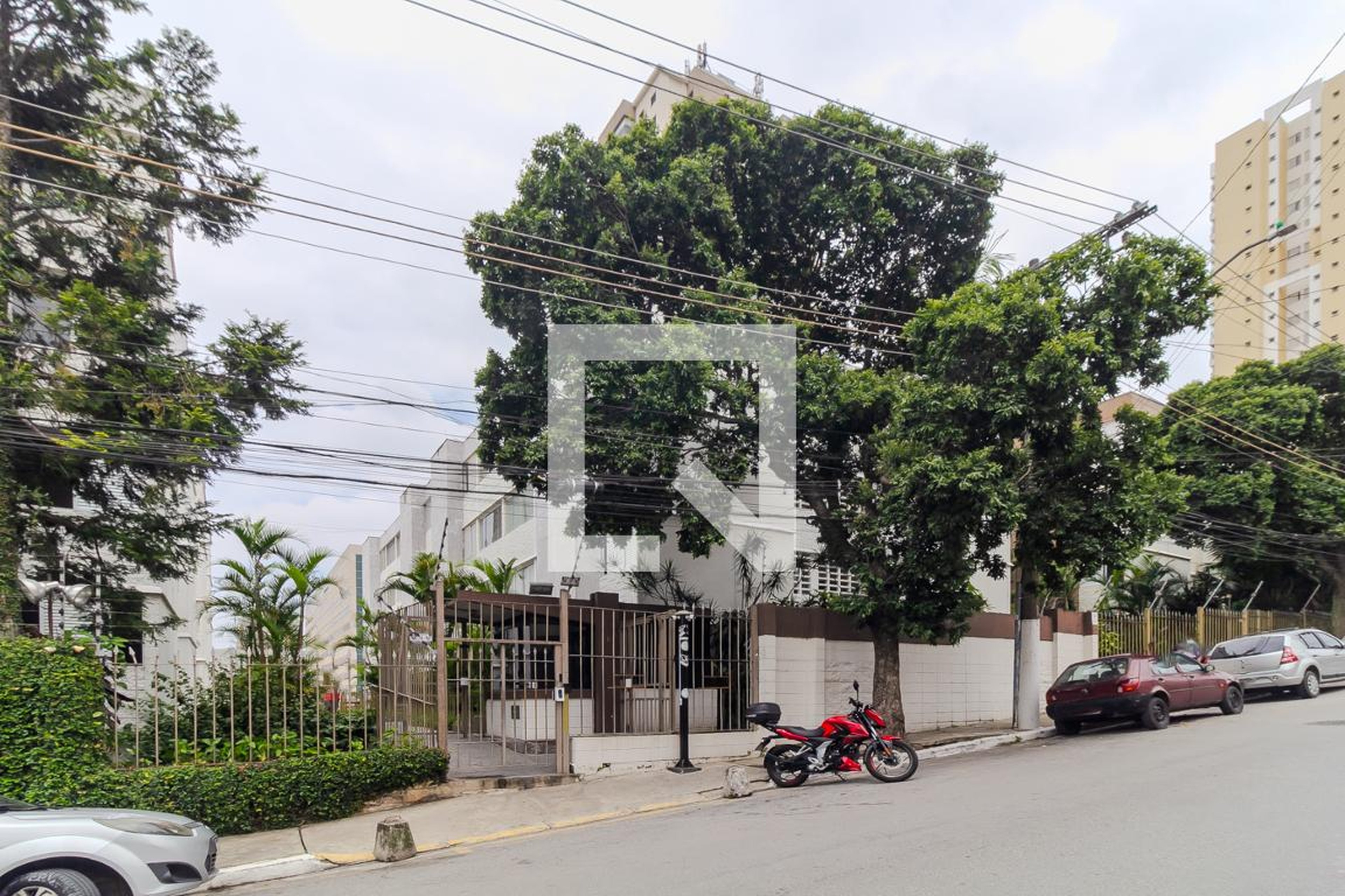 Fachada Condomínio em Rua Fidélis Papini, 100