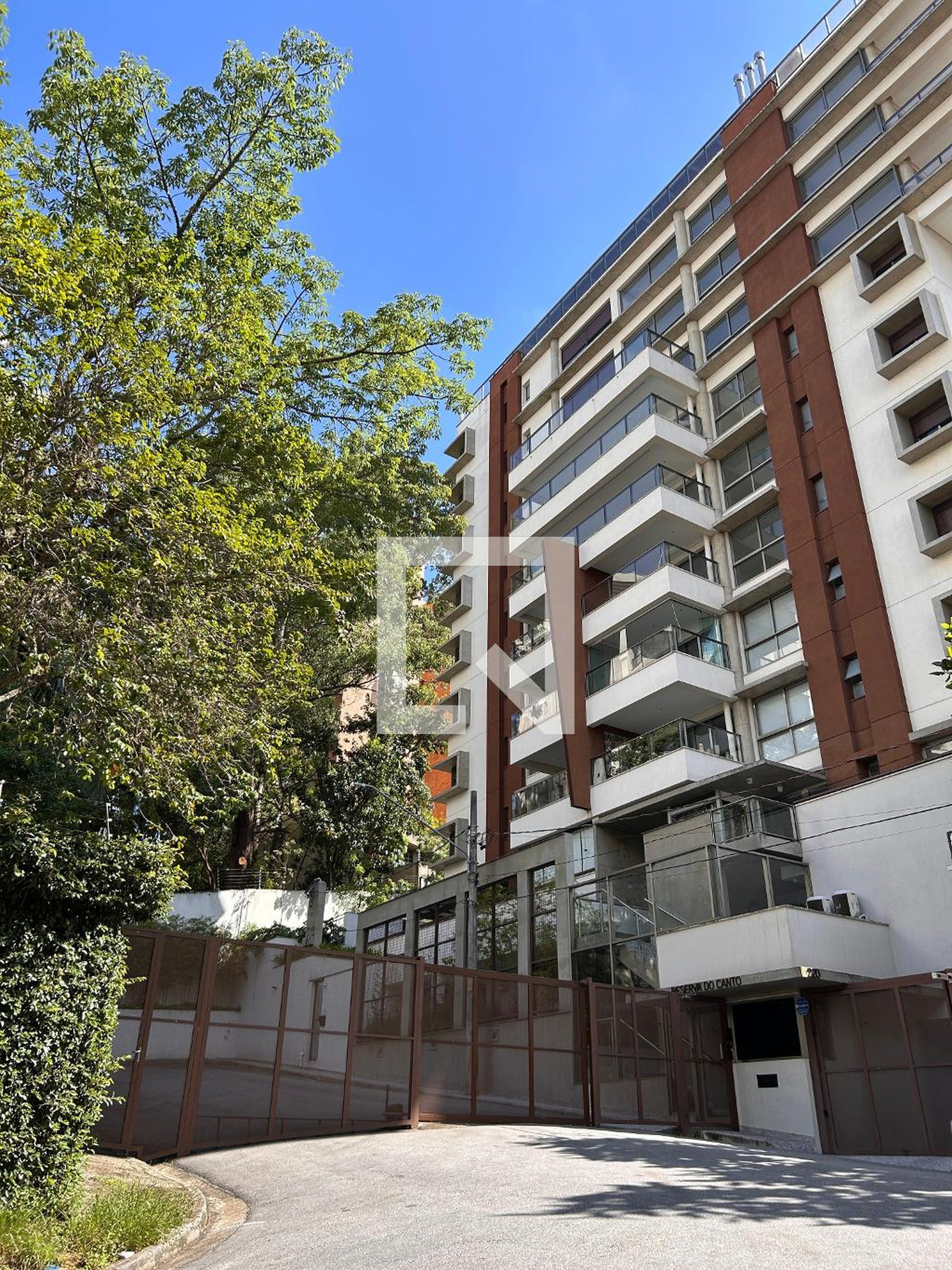 Fachada Condomínio em Rua Morishigue Akagui, 220