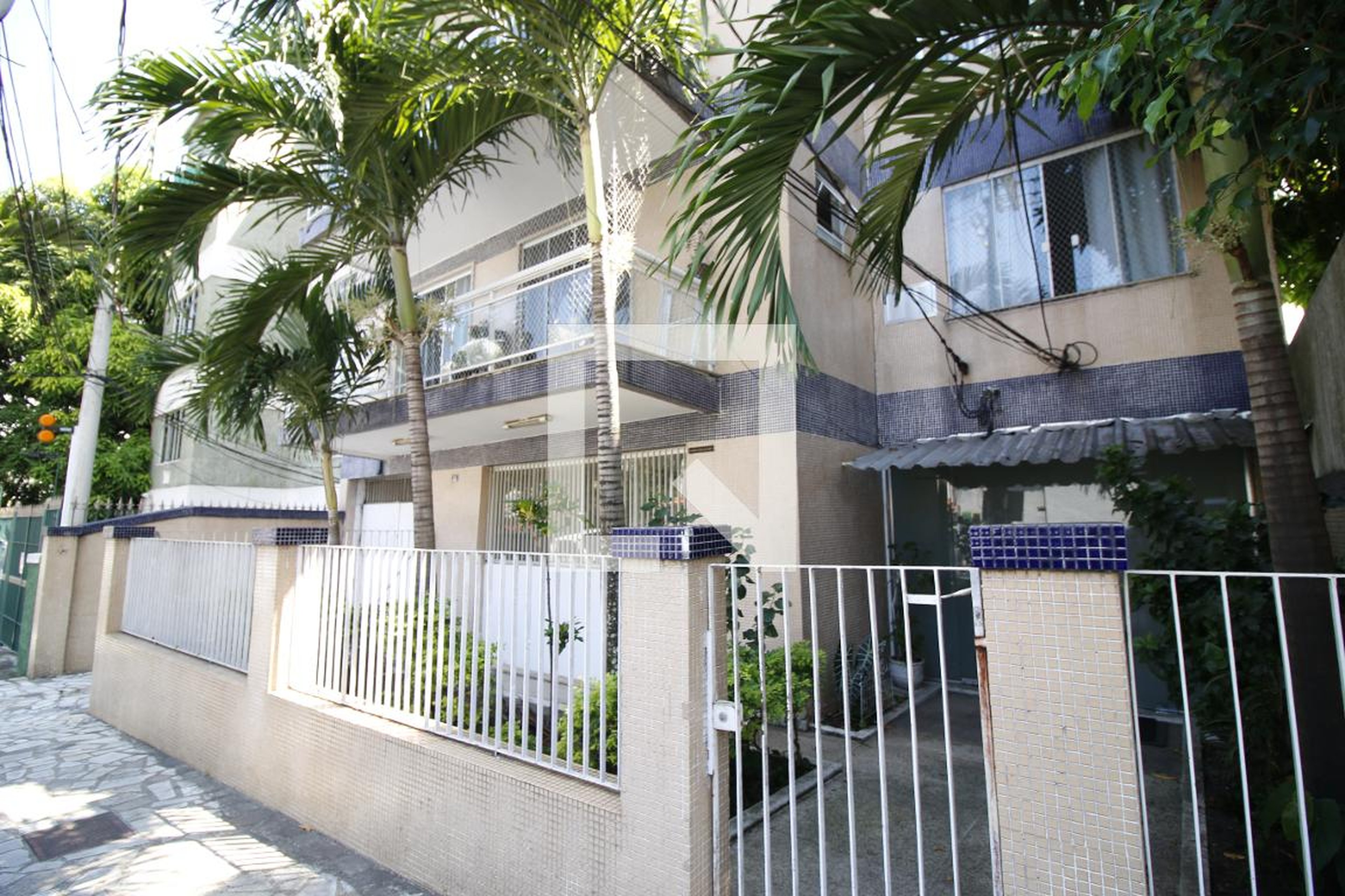 Fachada Condomínio em Rua Ati, 55