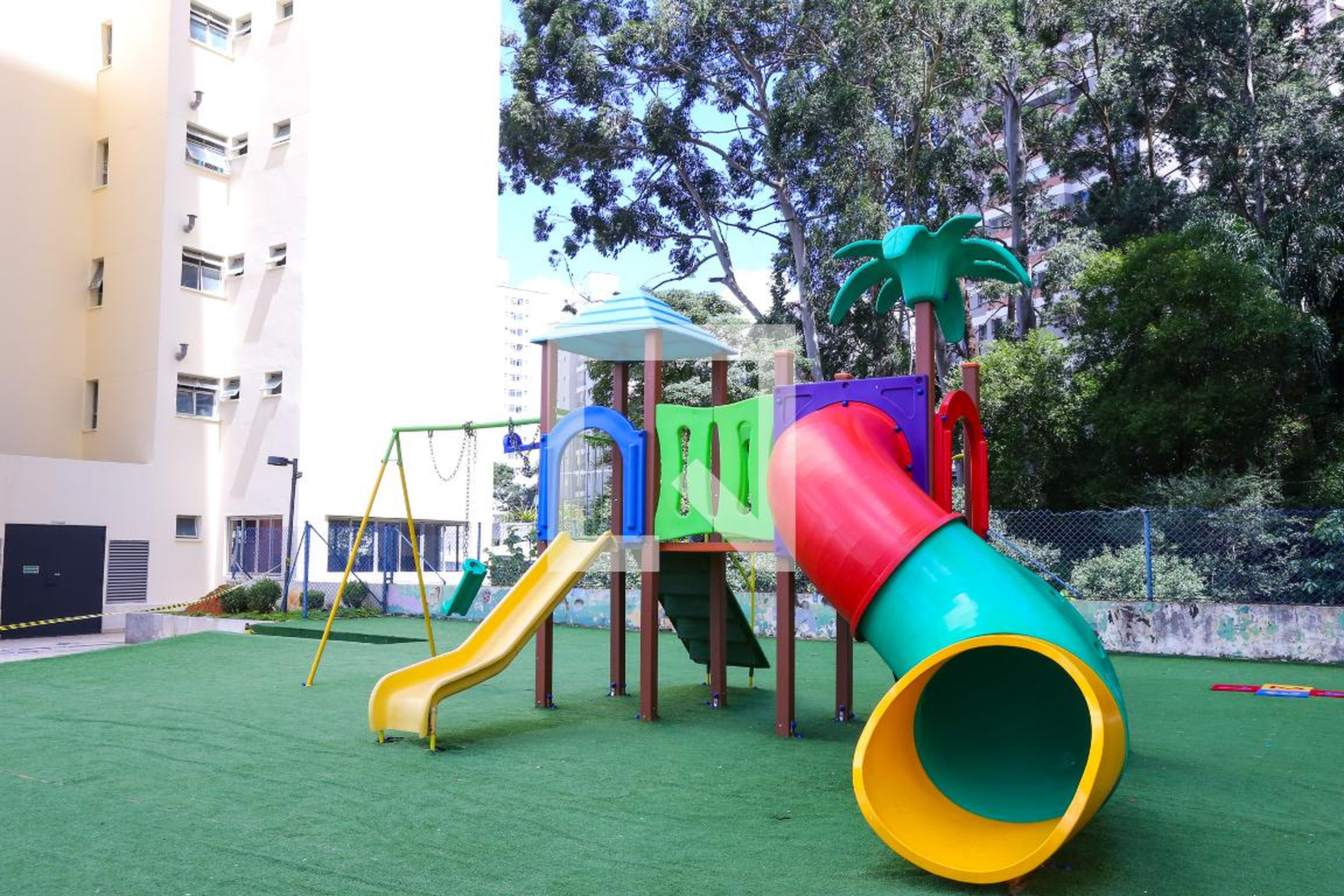 Playground - Petrônio Portela