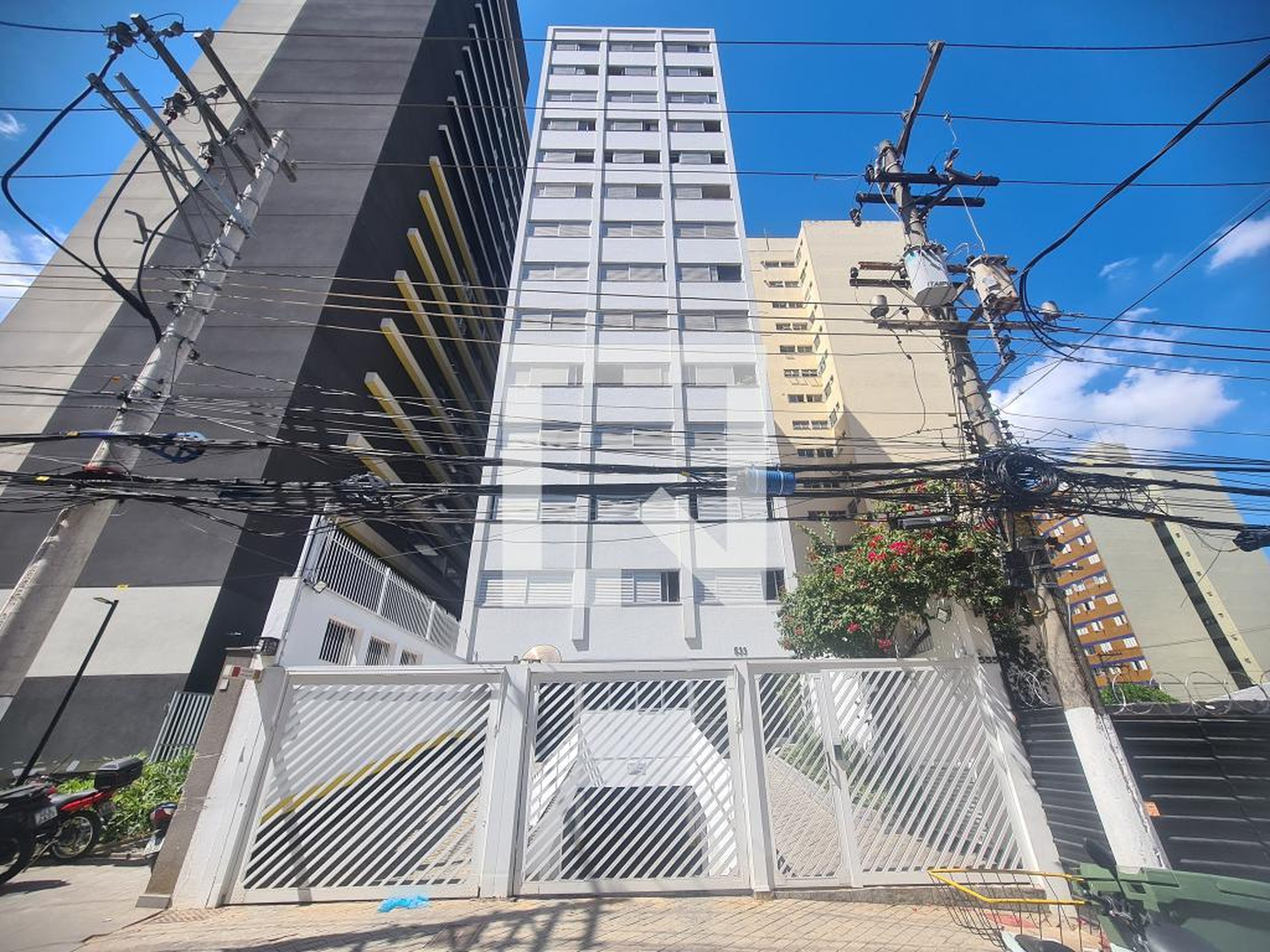 Fachada Condomínio em Rua dos Pinheiros, 533