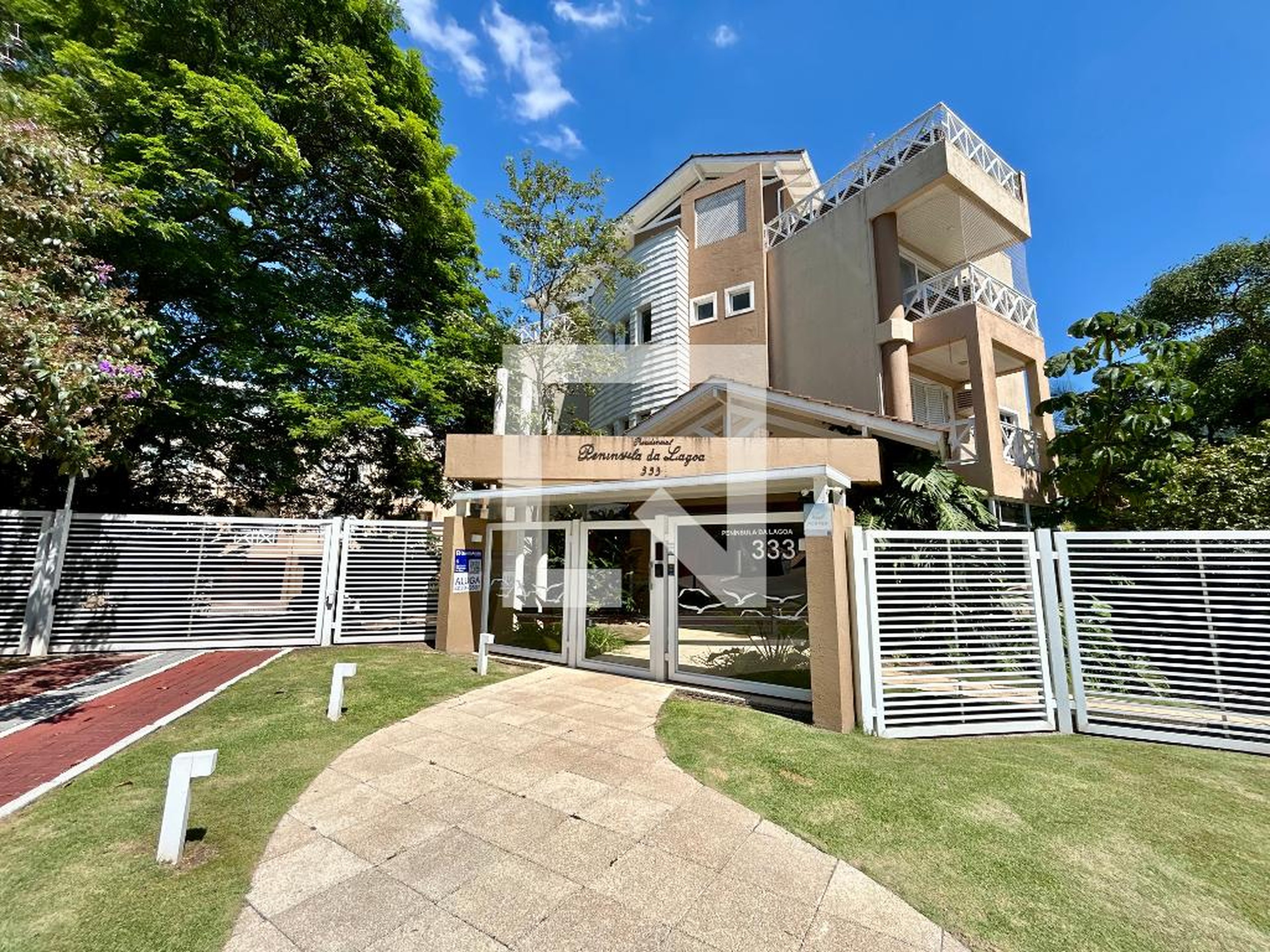 Fachada Residencial Península Lagoa