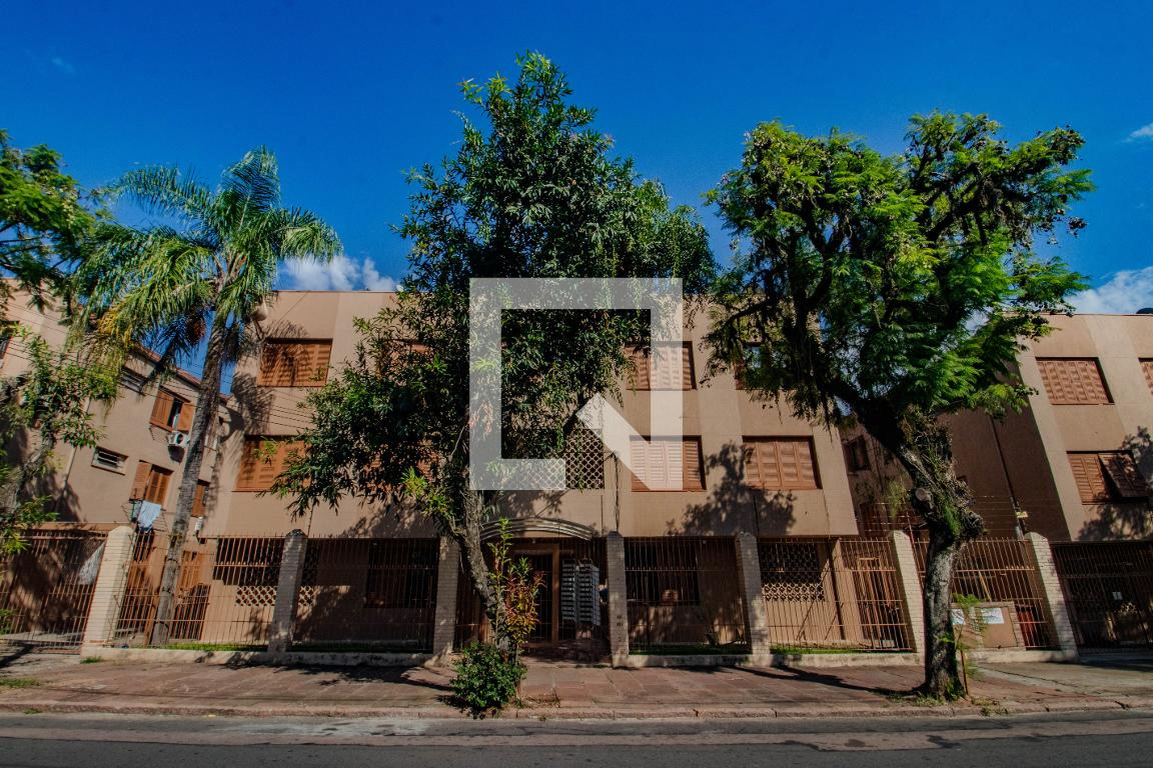 Fachada Condomínio em Rua Adão Baino, 373