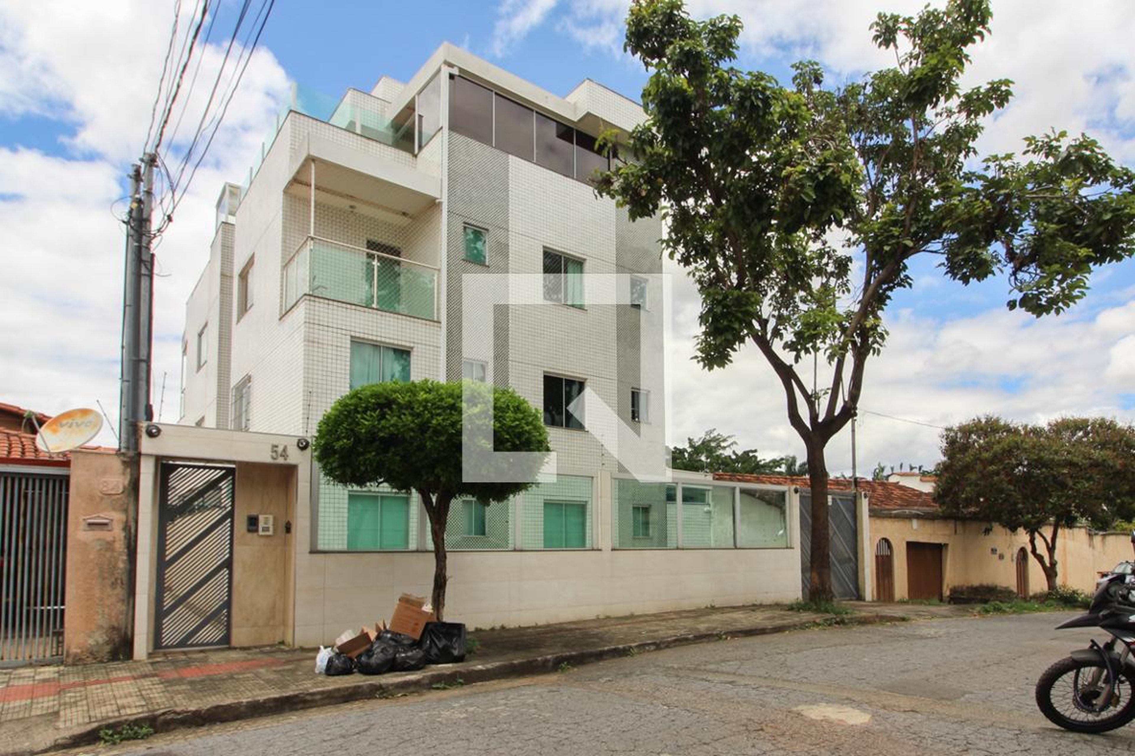 Fachada Condomínio em Rua Augustus William Parish, 54