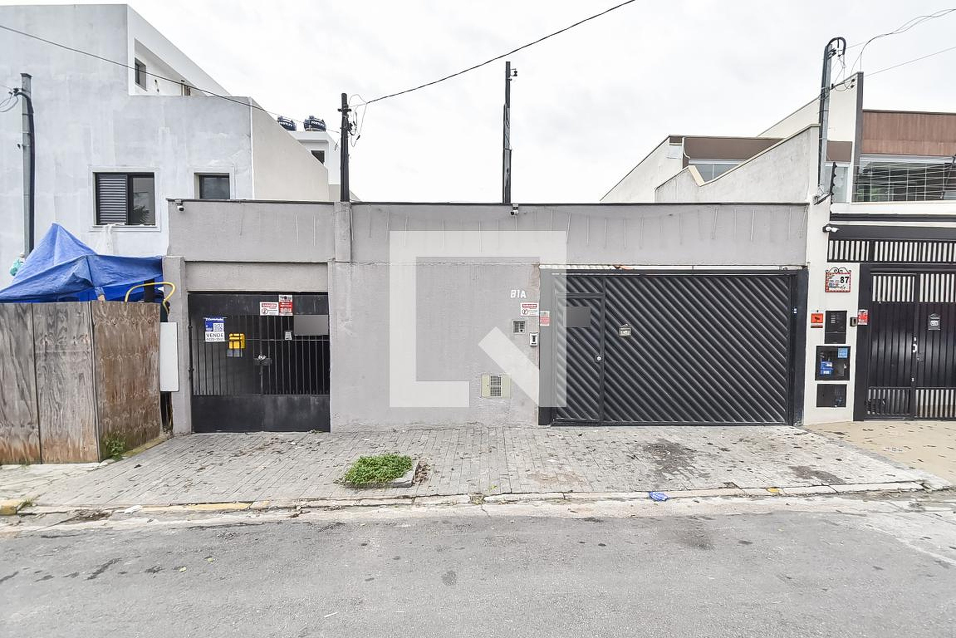 Fachada Condomínio em Rua Santo Irineu, 81