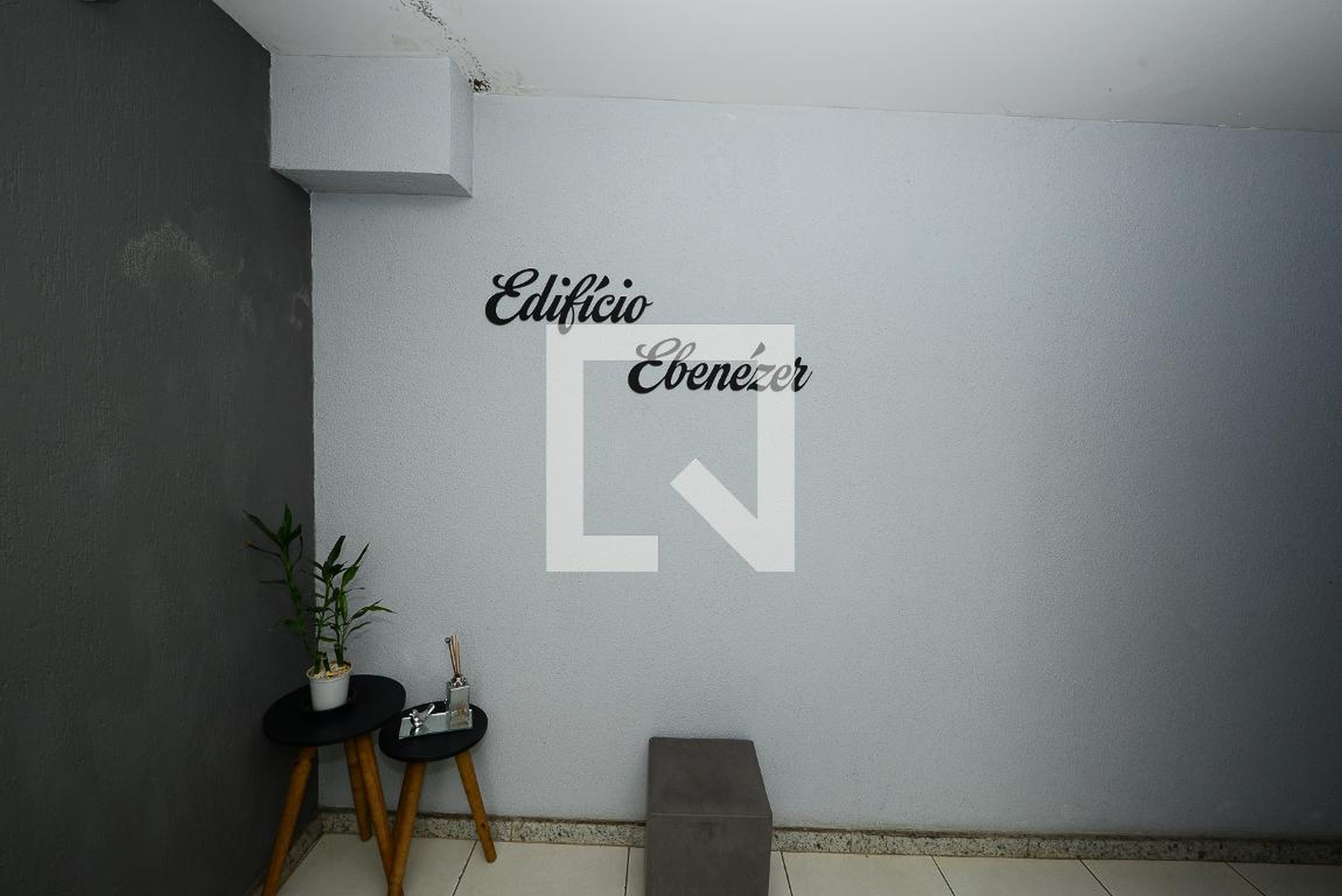 Hall de entrada Condomínio em Rua Sinézio Moreira, 154