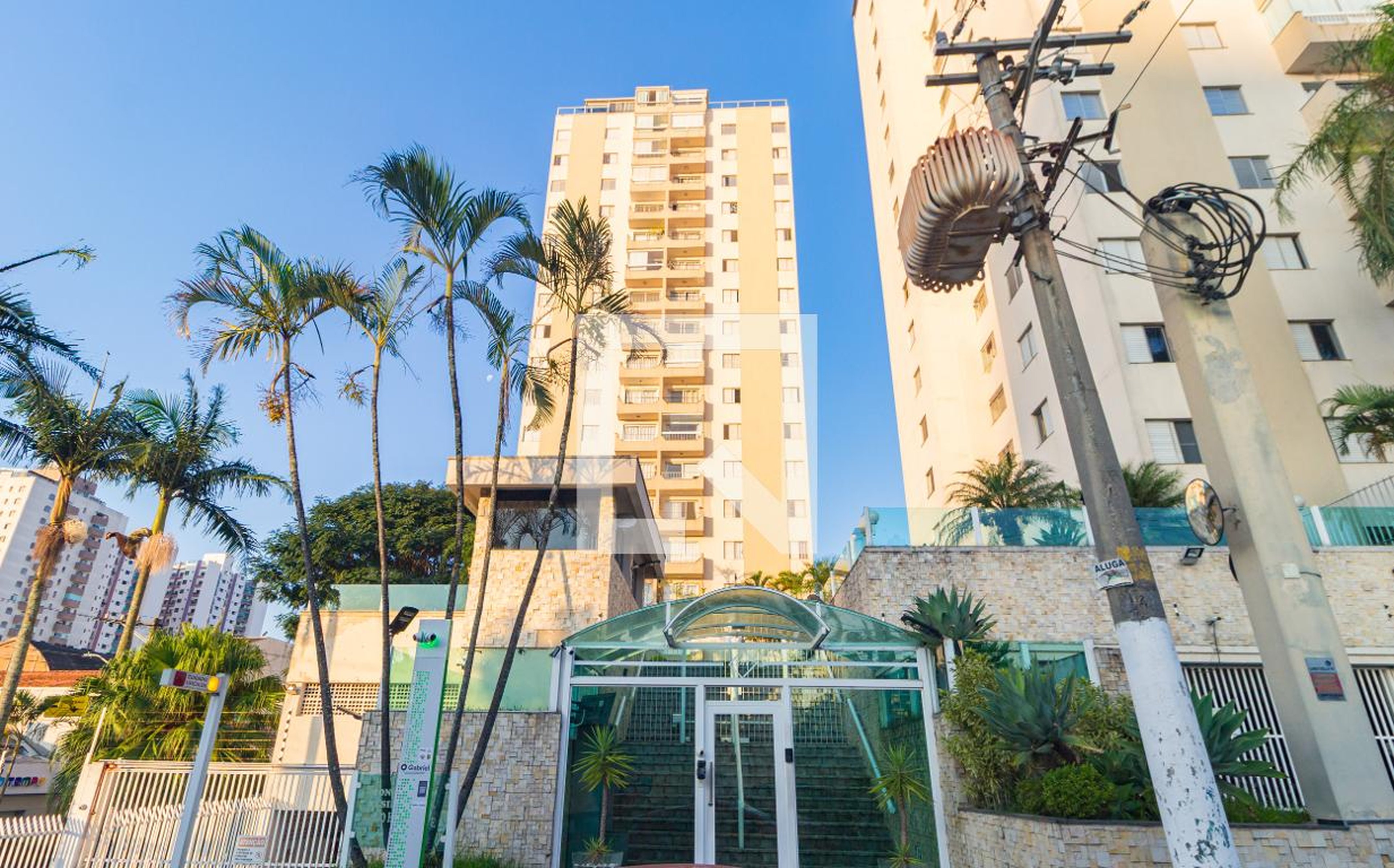 Fachada Condomínio em Rua Falchi Gianini, 278