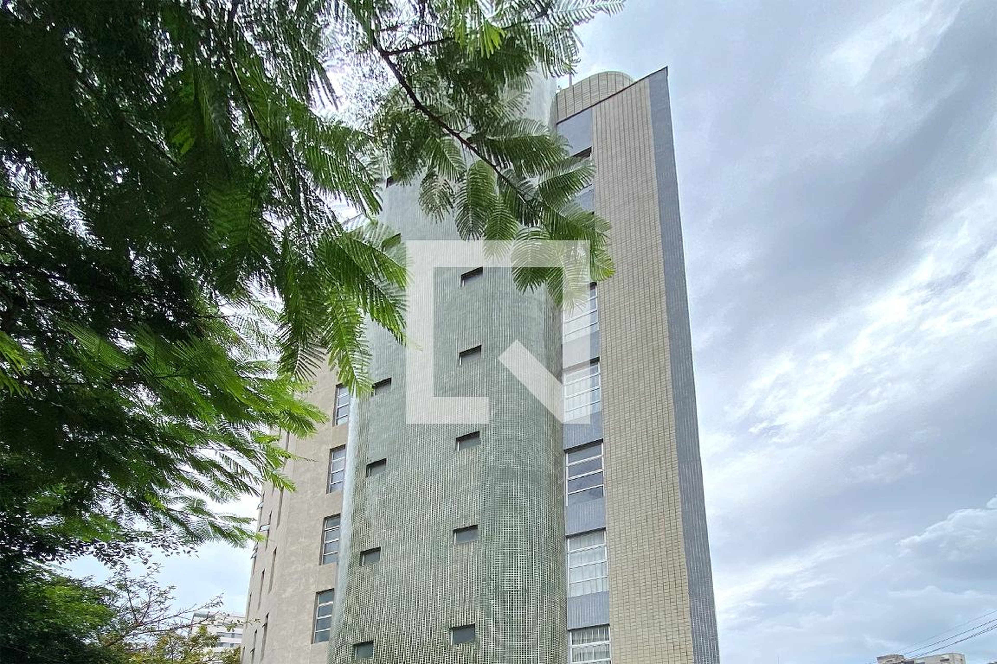 Fachada Condomínio em Rua Almirante Alexandrino, 396