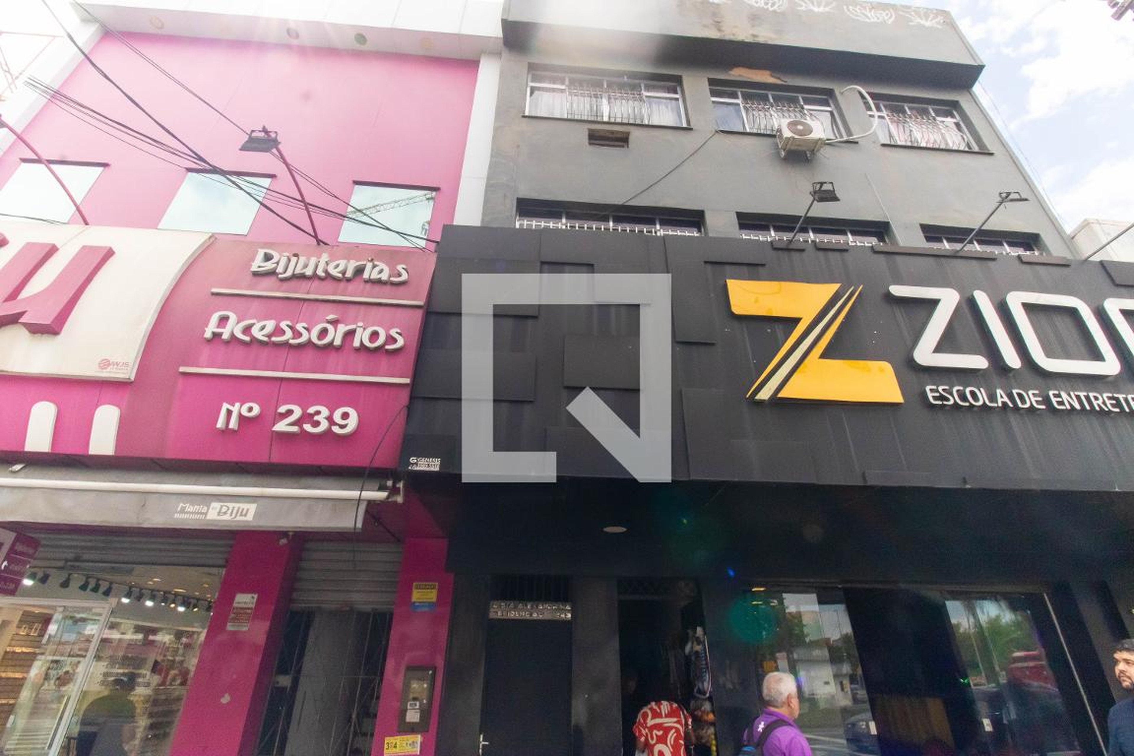 Fachada Condomínio em Avenida Visconde do Rio Branco, 243