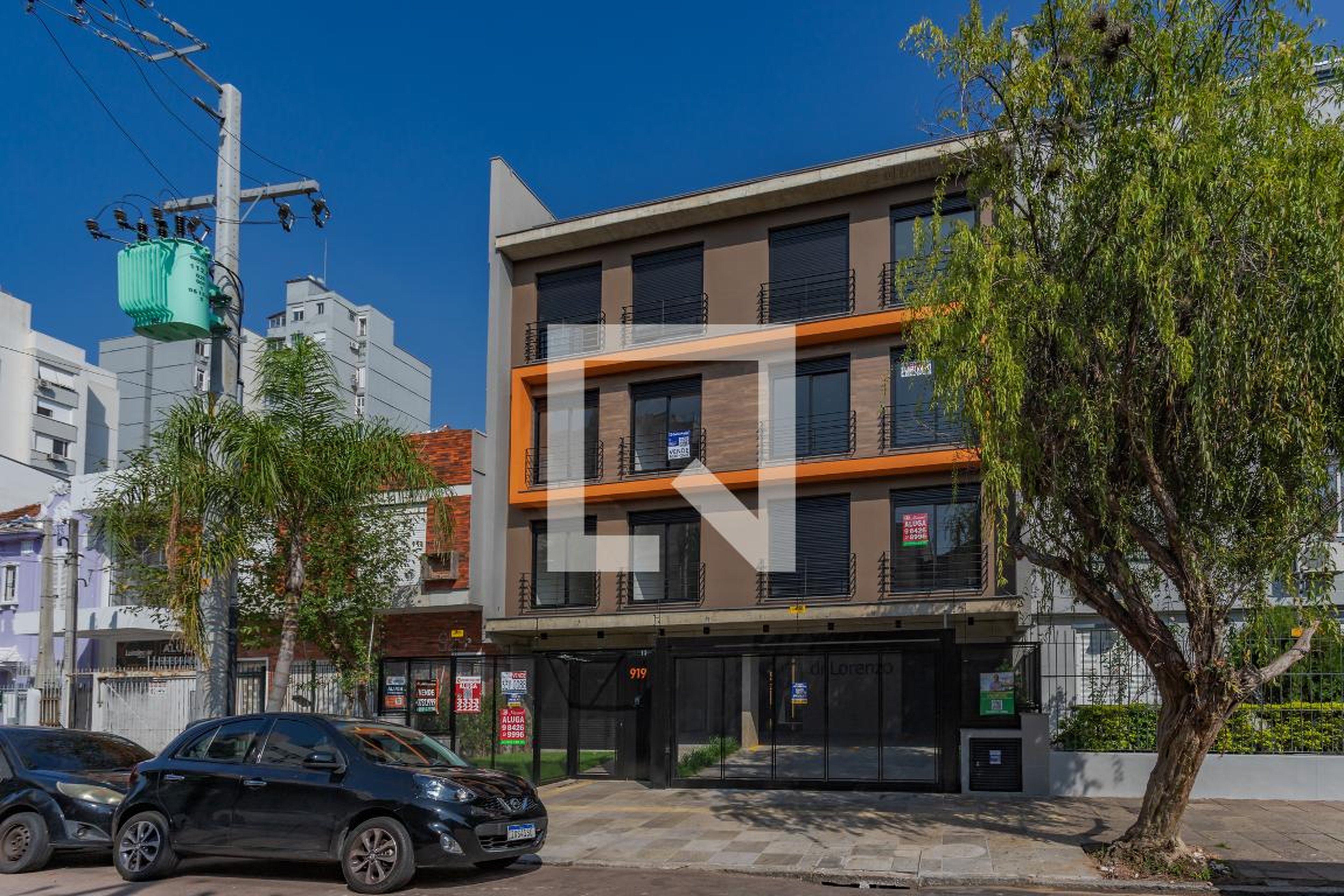 Fachada Condomínio em Rua Miguel Tostes, 919