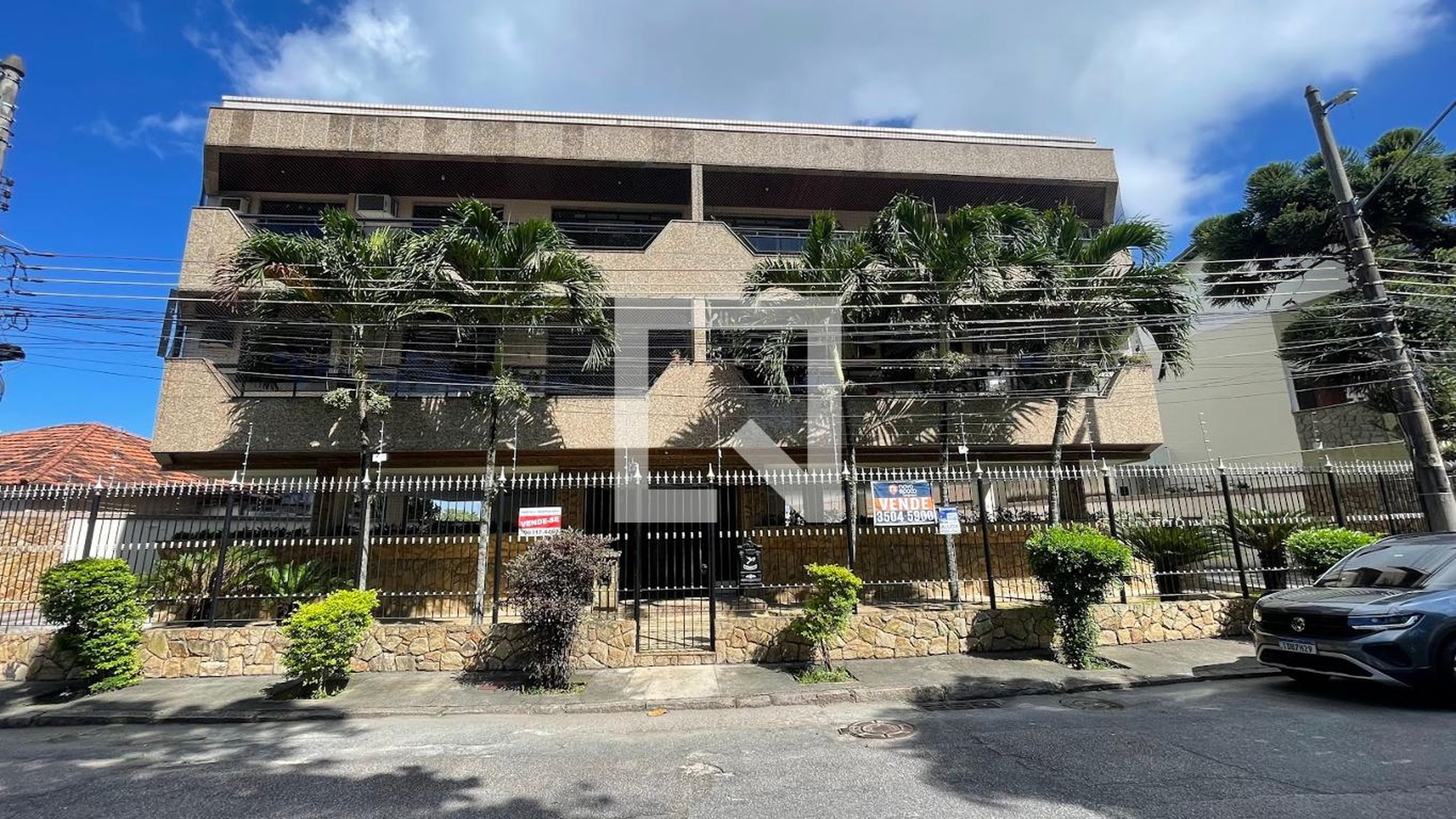 Fachada Condomínio em Rua Breno Guimarães, 151