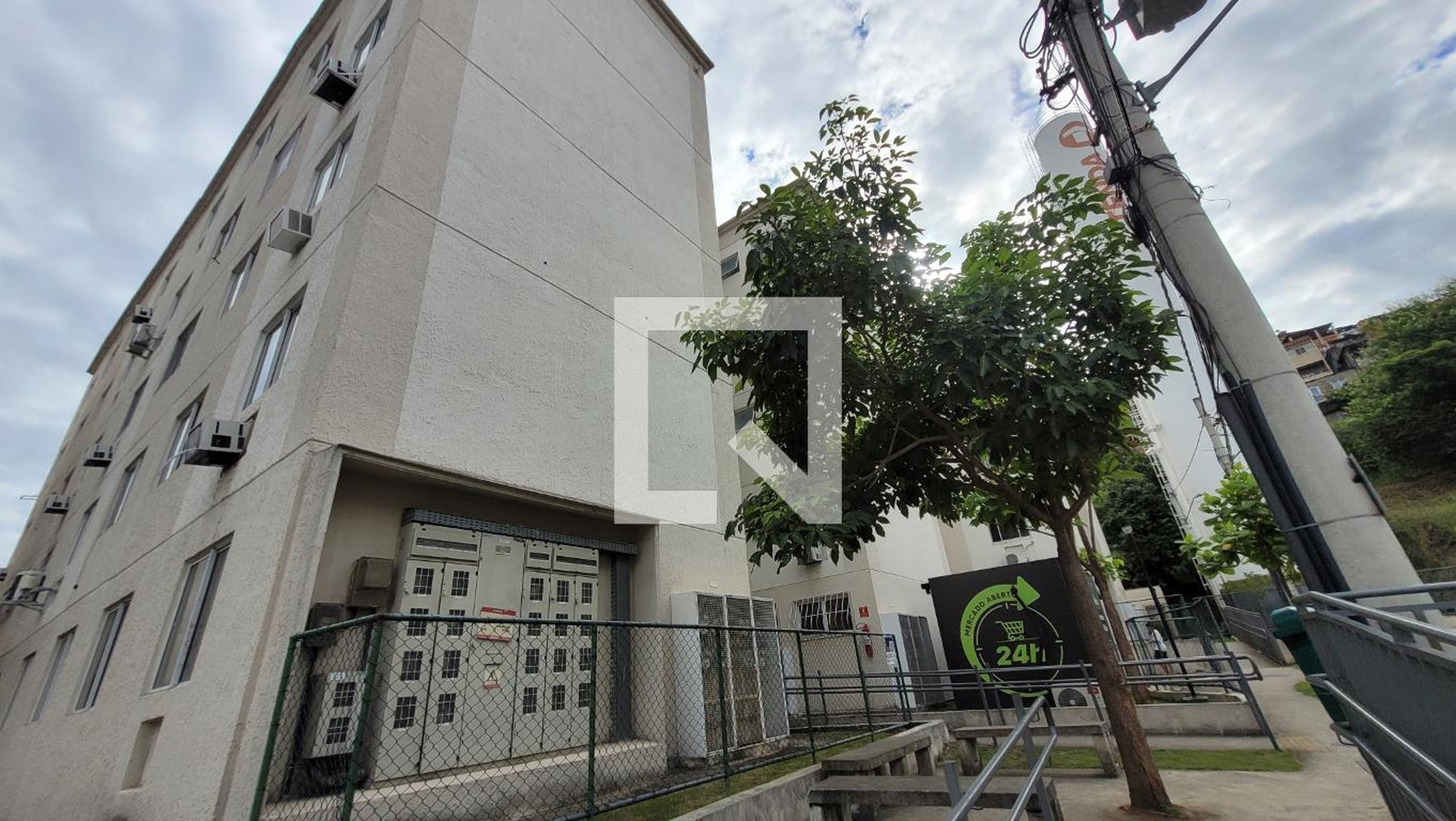 Fachada Condomínio em Rua Silva Vale, 503