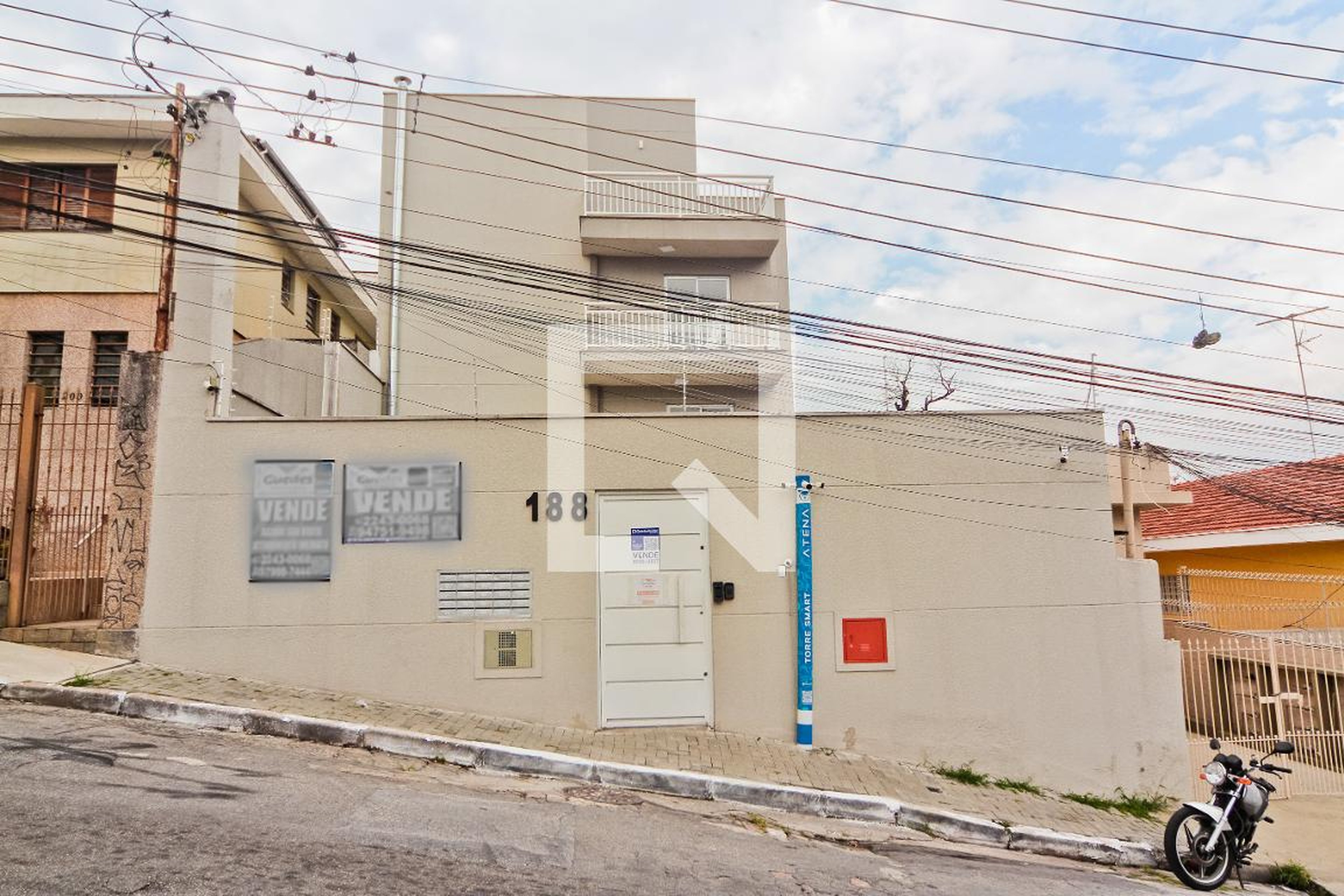 Fachada Condomínio em Rua Juca Floriano, 188