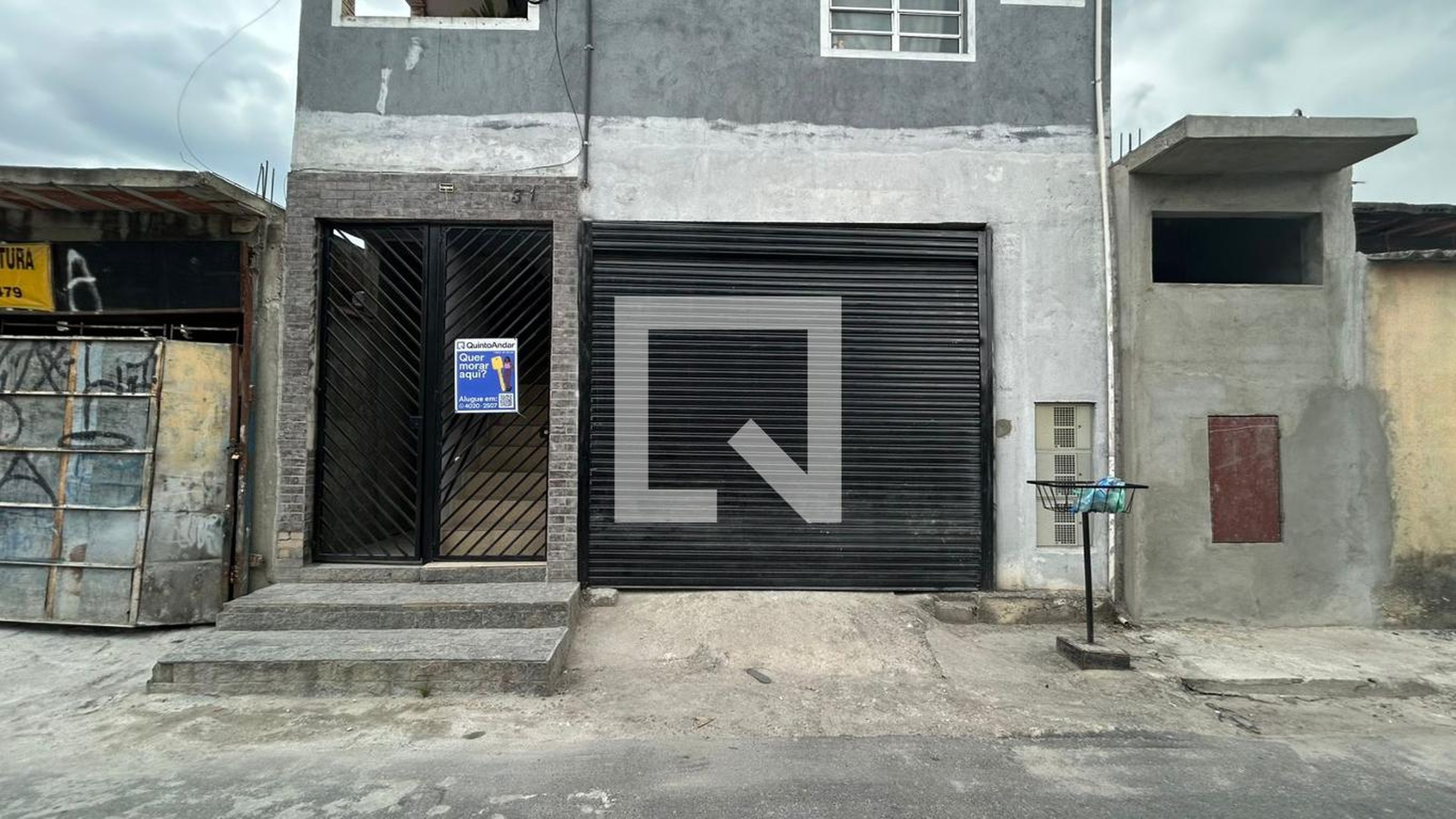 Fachada Condomínio em Rua Aguieira, 31