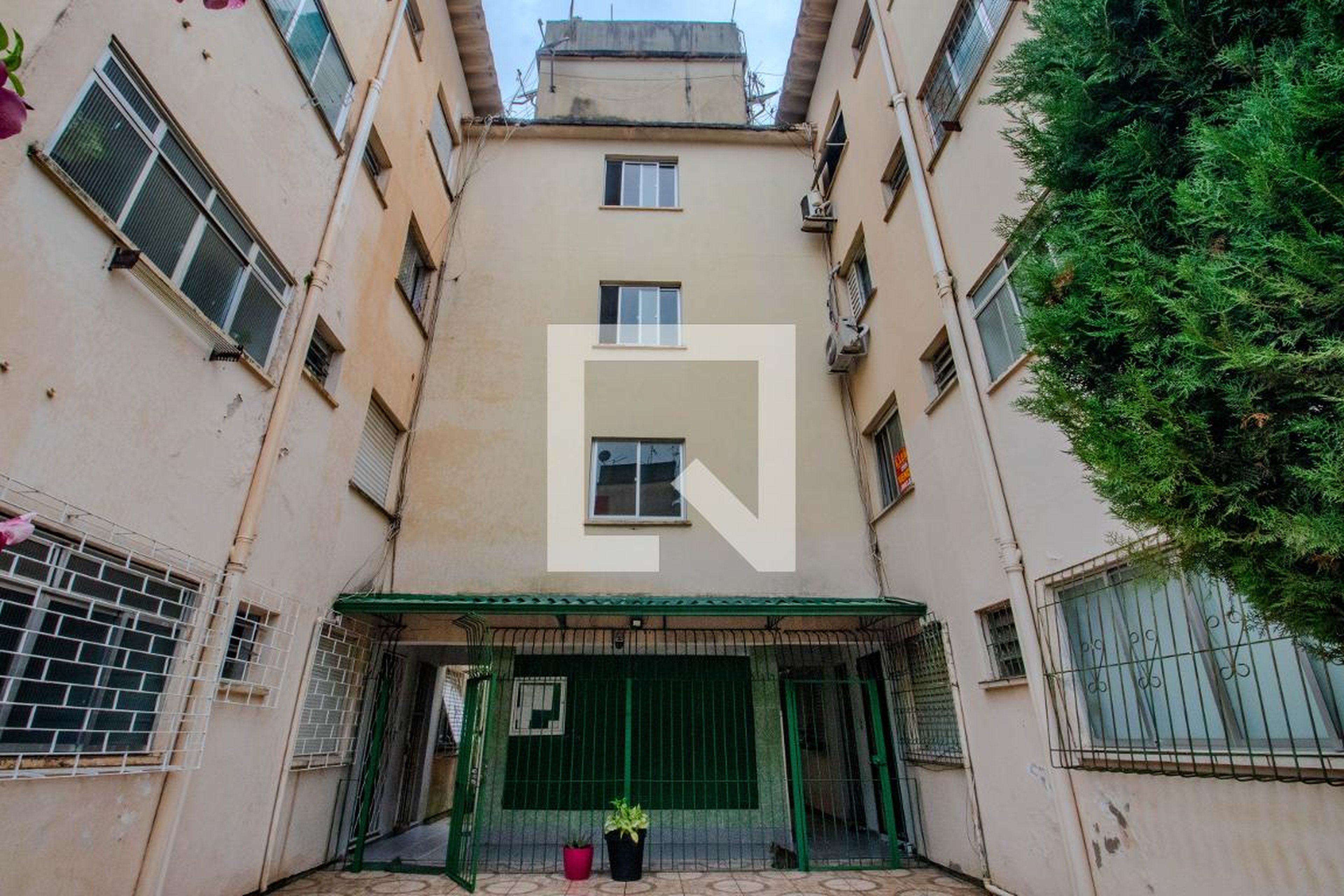 Fachada Condomínio em Rua dos Maias, 1465