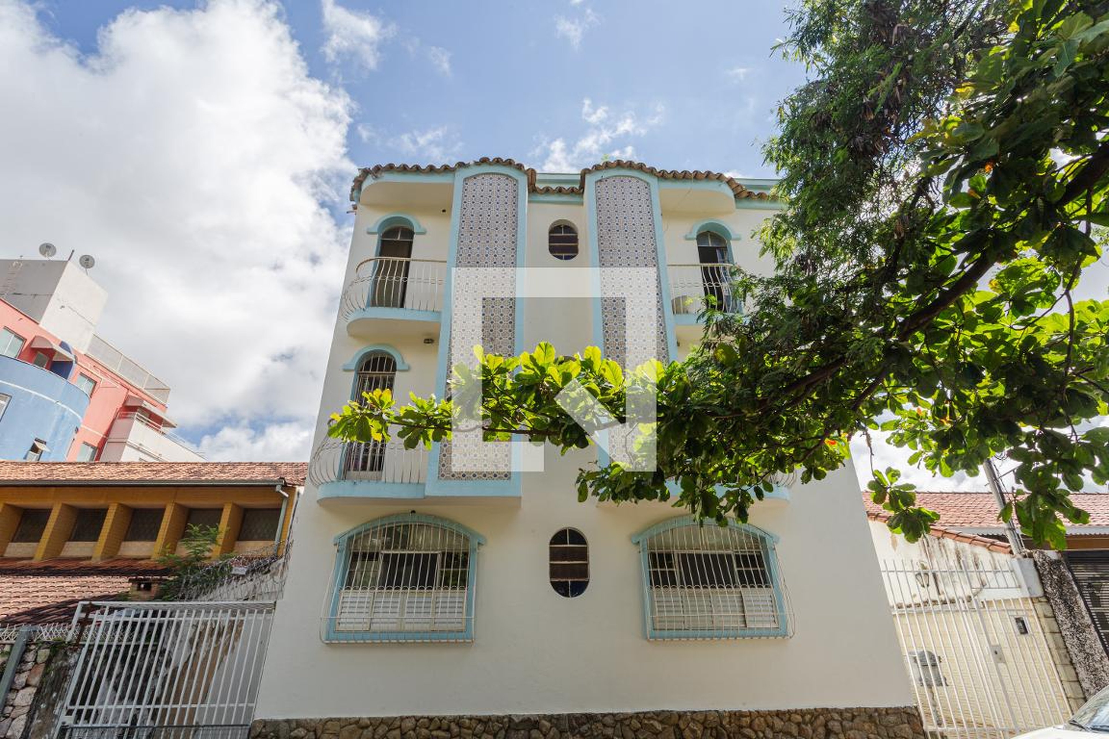 Fachada Condomínio em Rua Regozino Alves, 45