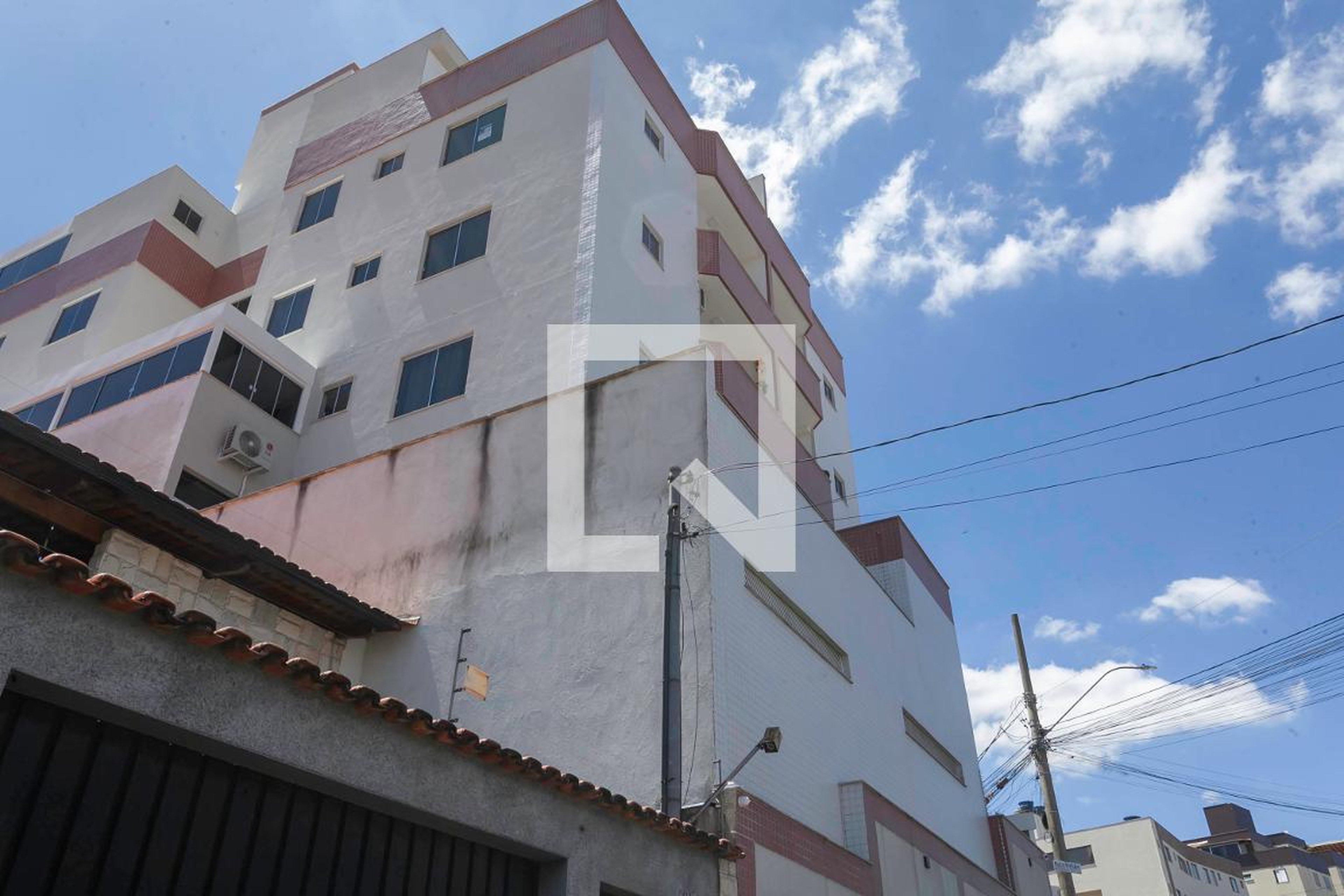 Fachada Condomínio em Rua GG, 272