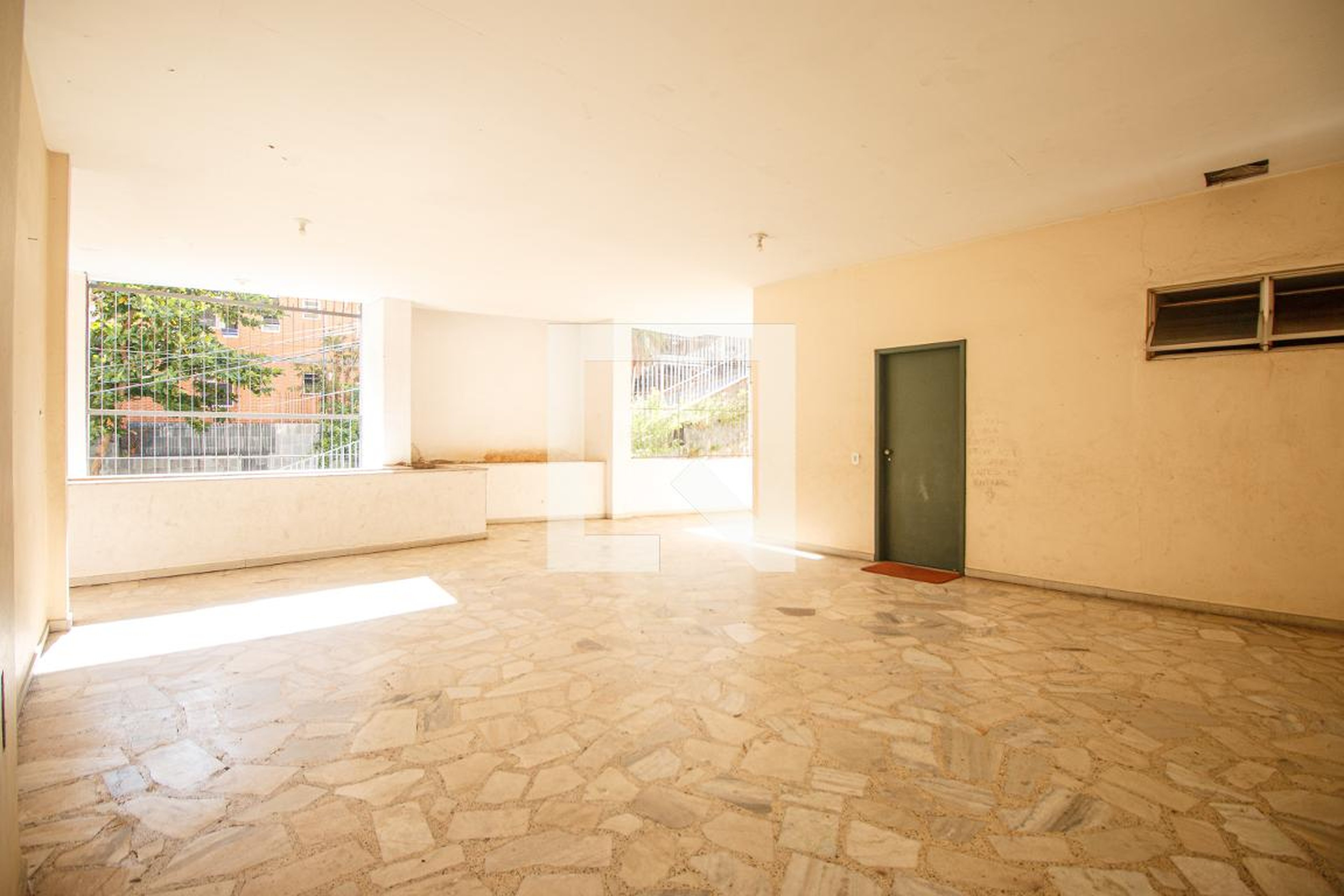 Área Comum - Rogério