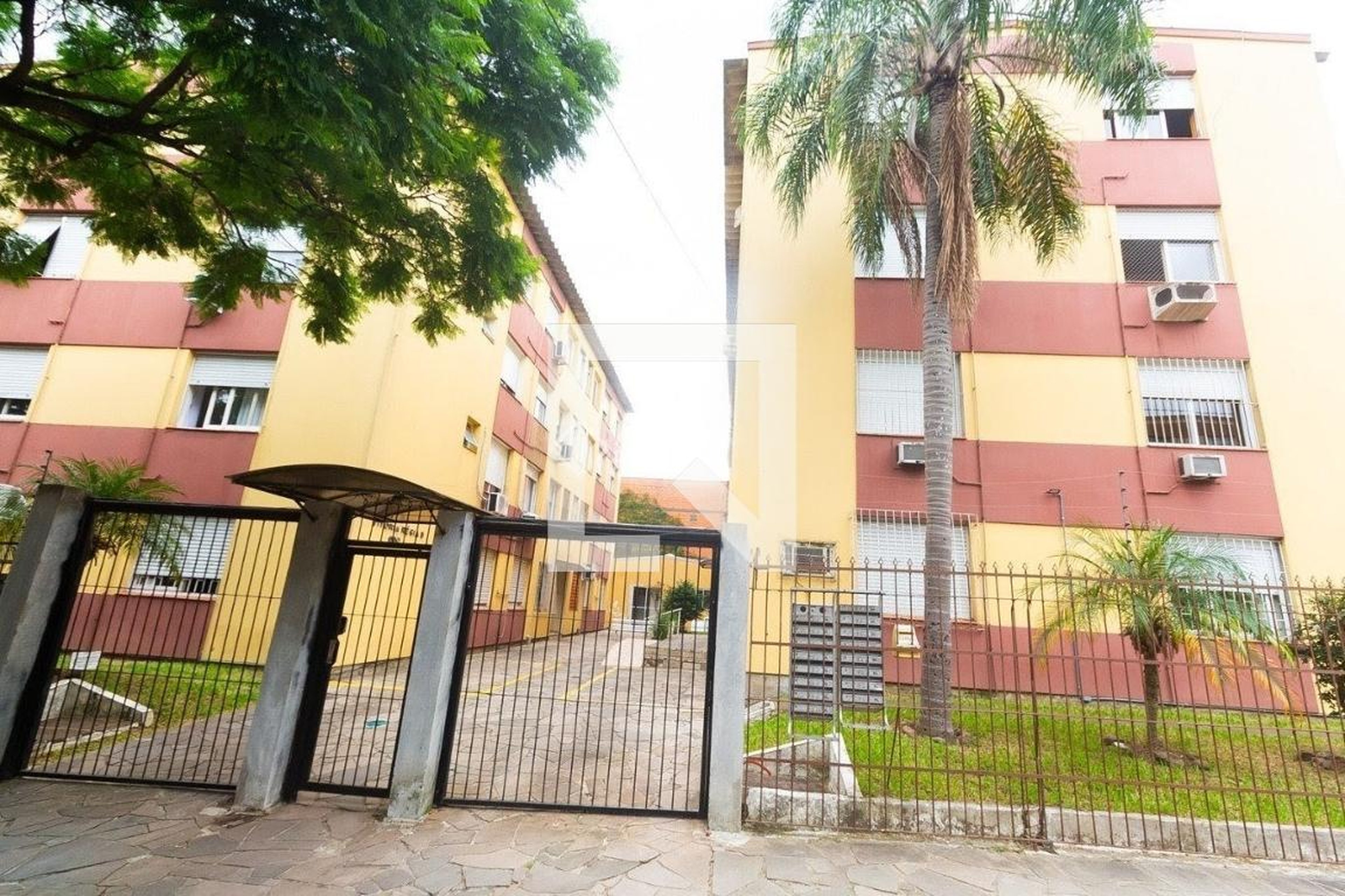 Fachada Condomínio em Rua Ângelo Crivellaro, 700