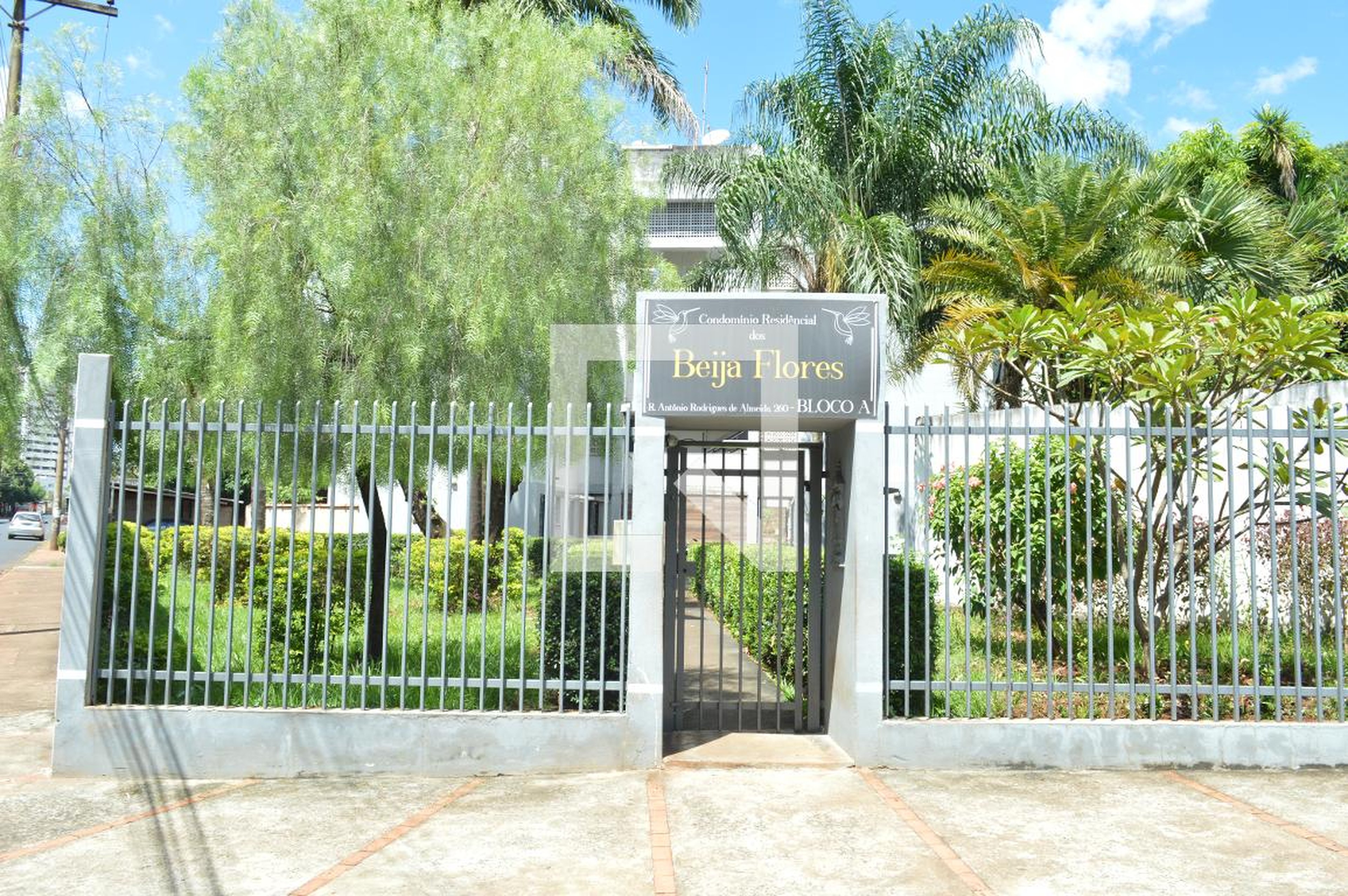 Fachada do Prédio Condomínio em Rua Antônio R. de Almeida, 260