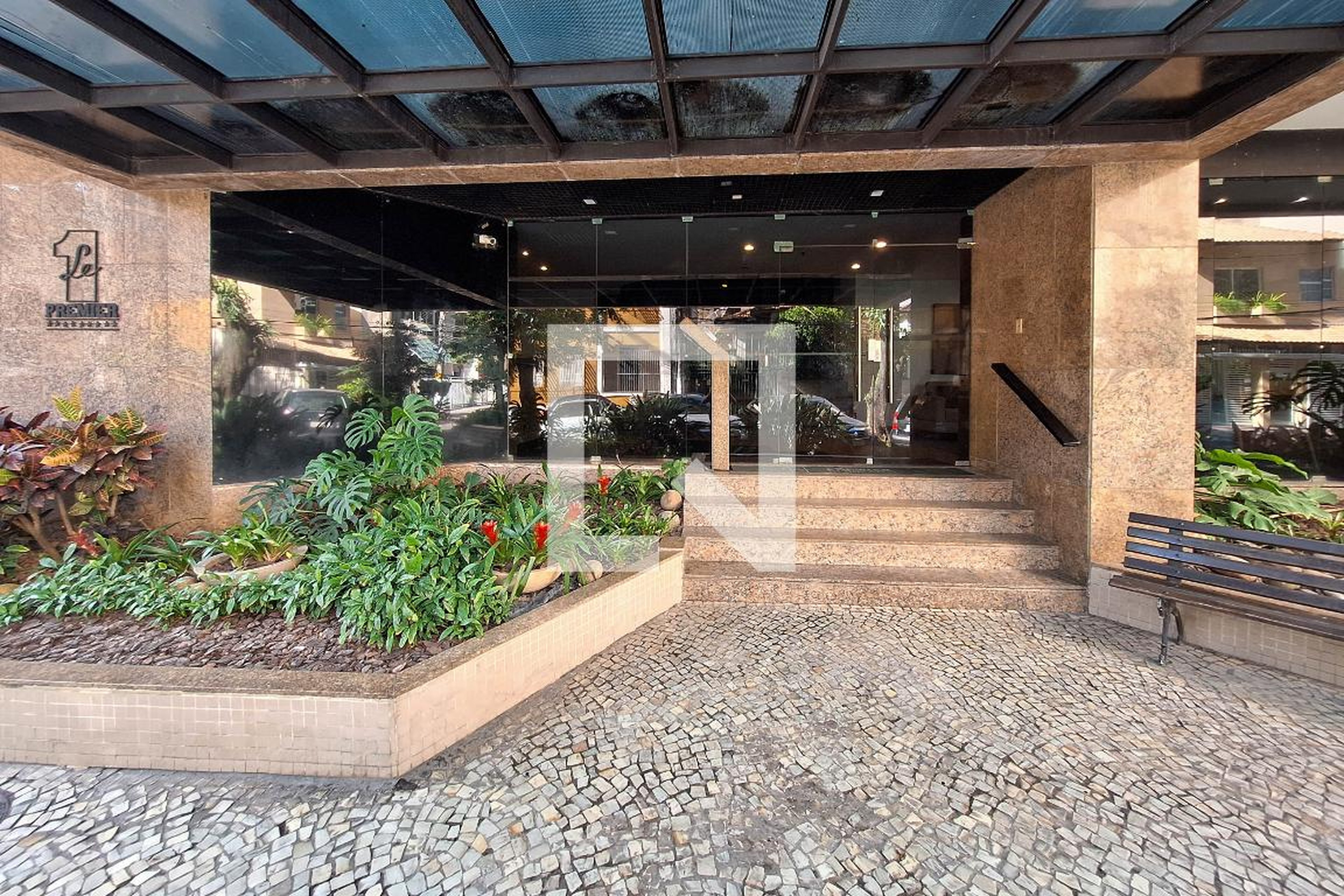 Fachada Condomínio em Rua Casemiro de Abreu, 96